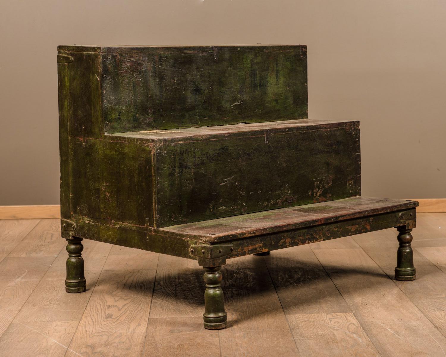 Display furniture (1 of 1)