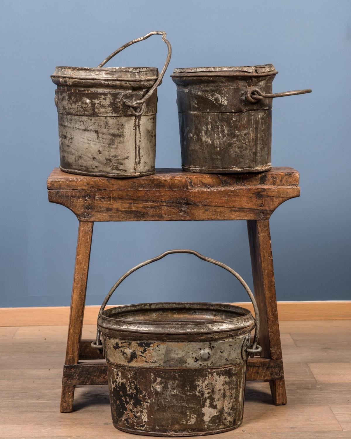 Painter bucket (1 of 1)