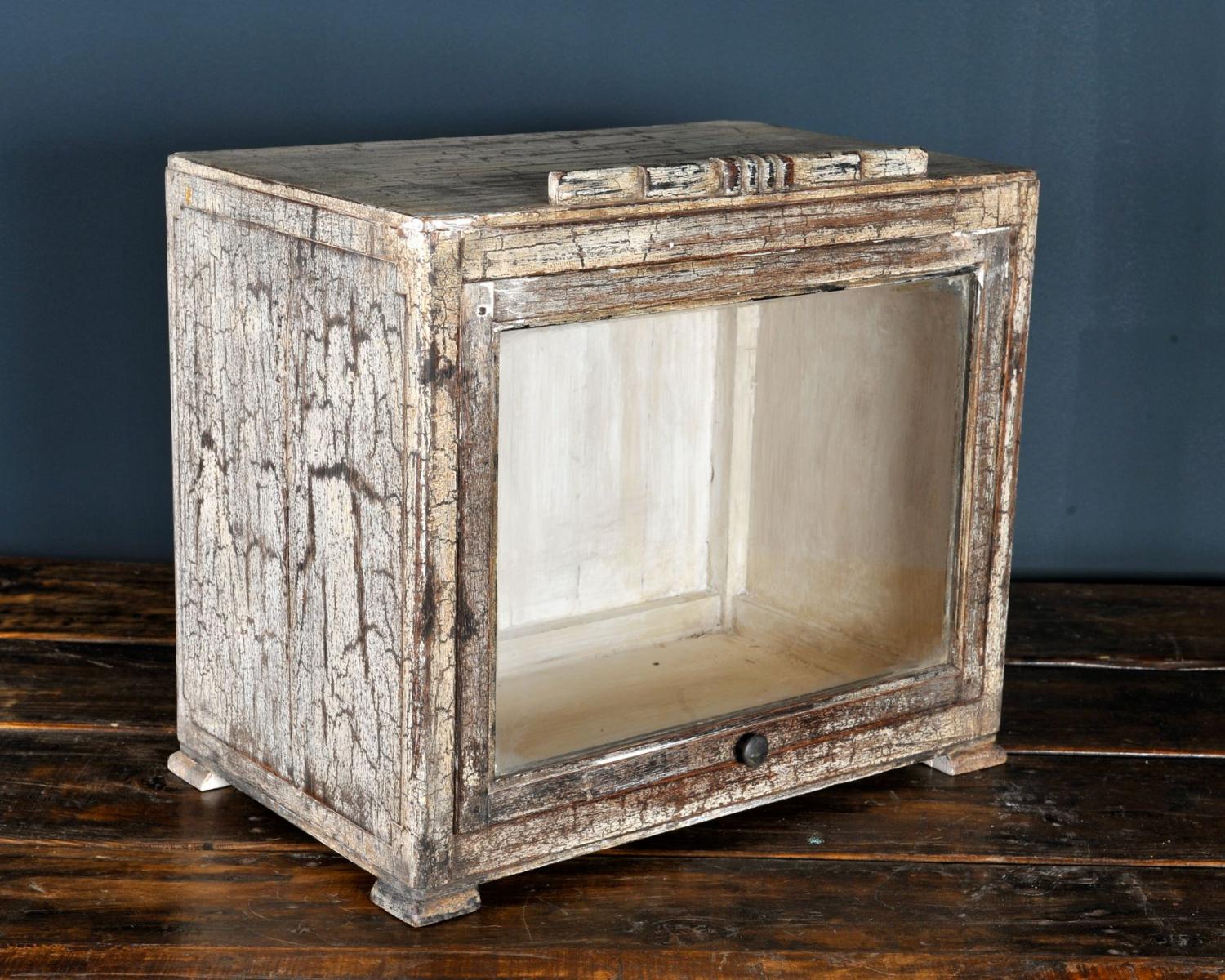 Small display furniture (1 of 1)