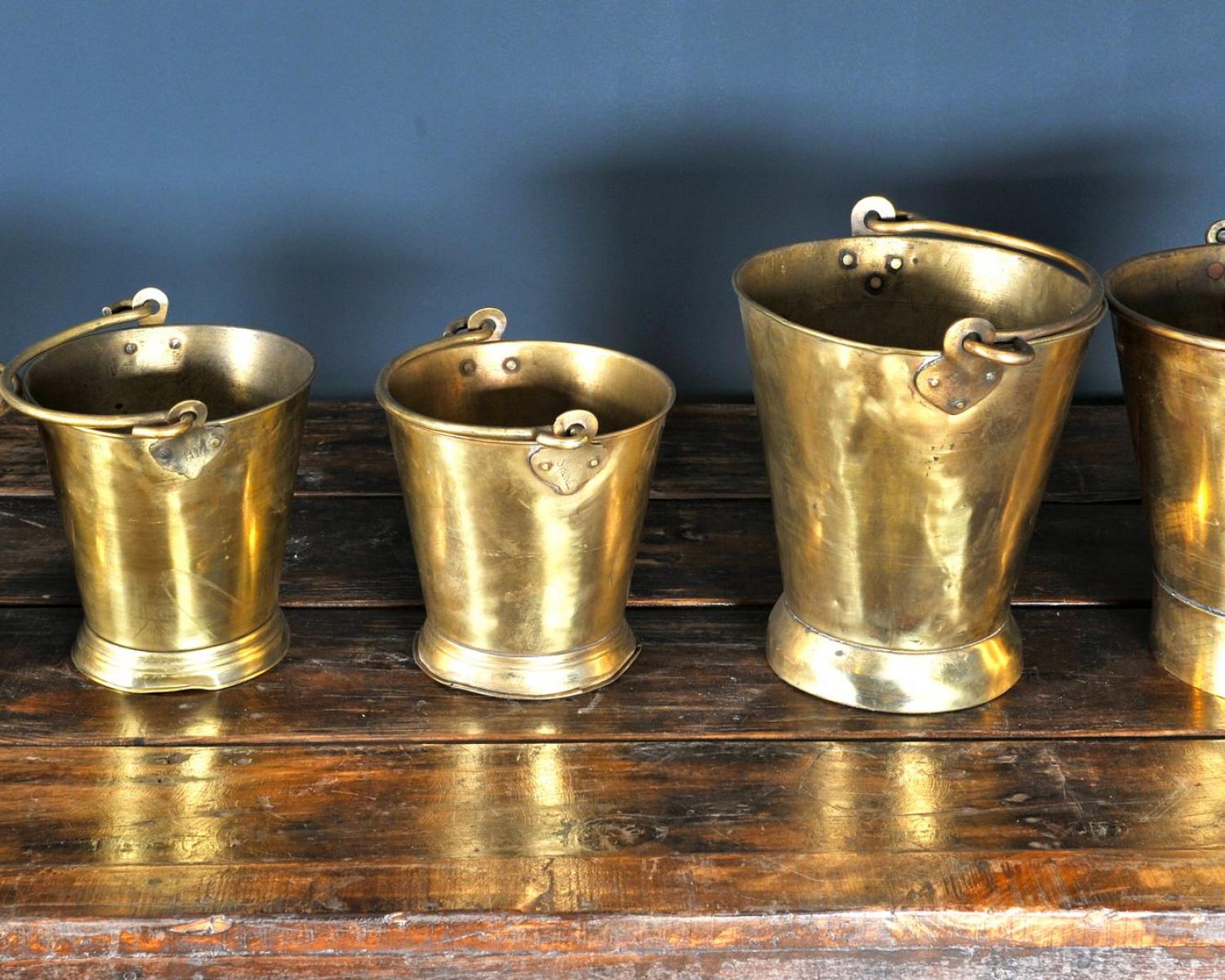 Brass bucket (1 of 1)