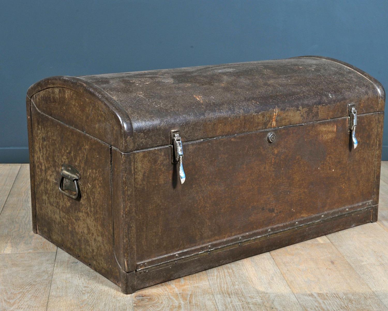 Antique trunk (1 of 1)