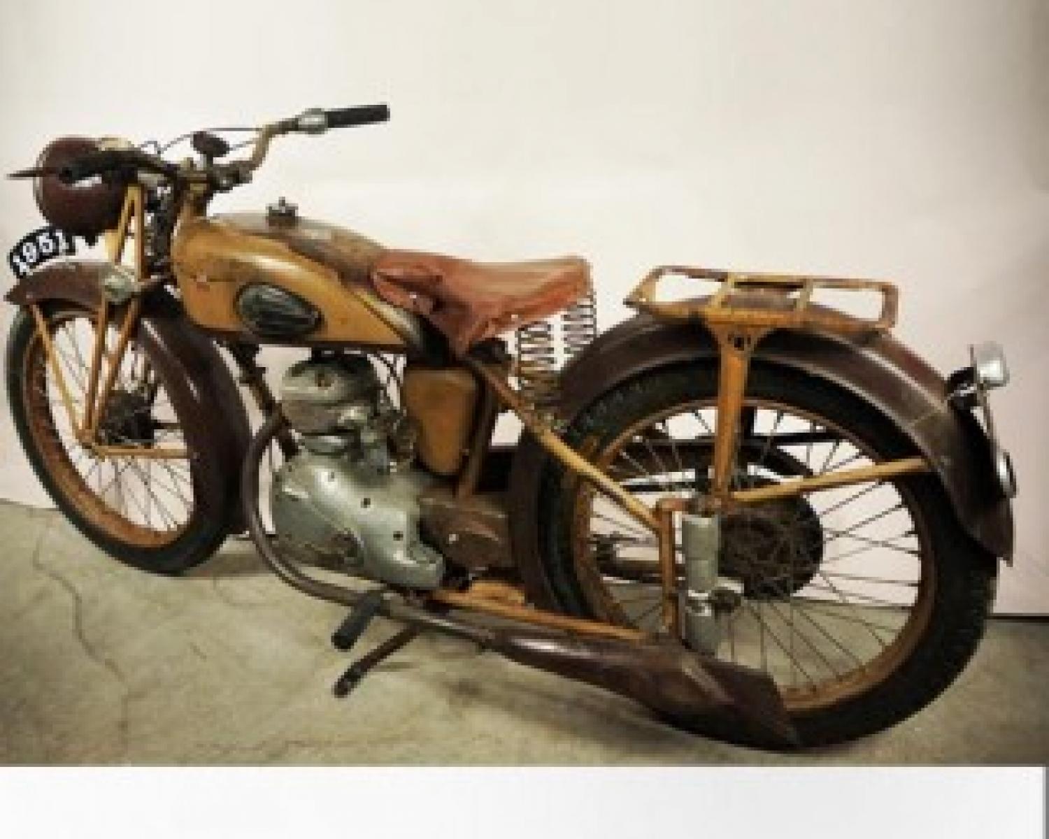 Motorcycle Motobecane 1951 (1 of 1)