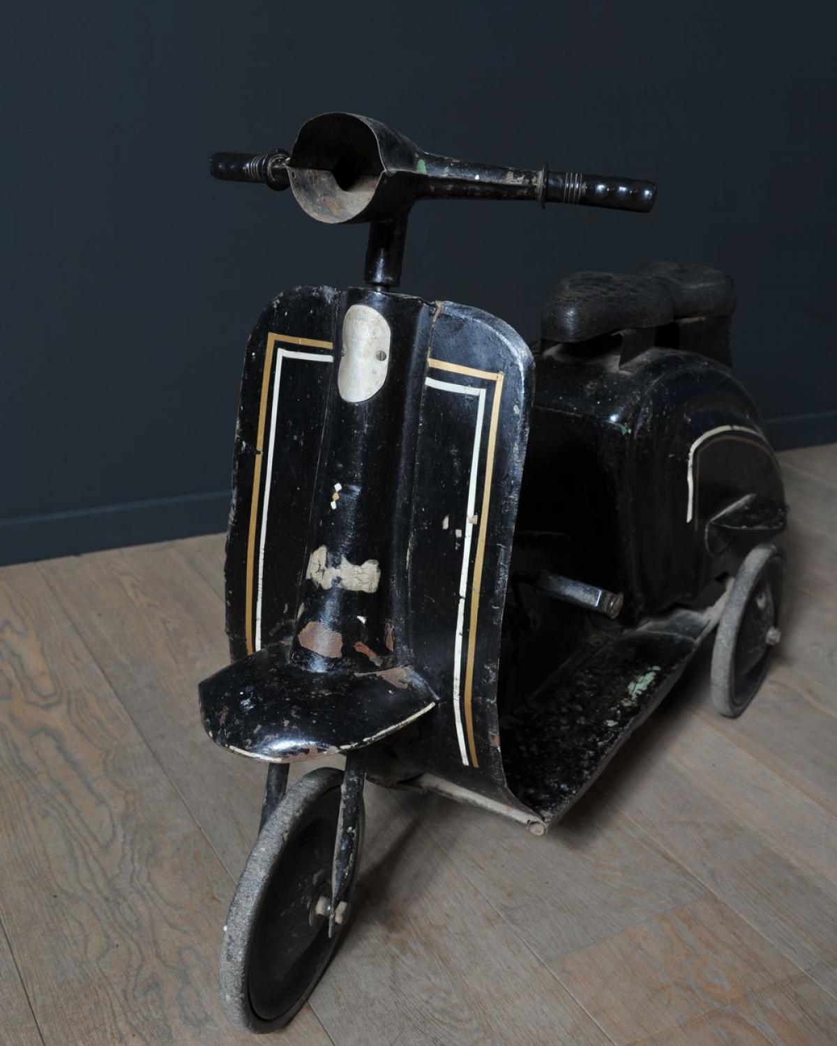 Scooter with pedals (1 of 1)