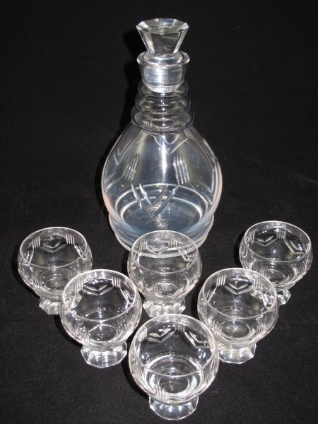 Art Deco Decanter and 6 Glasses (1 of 4)
