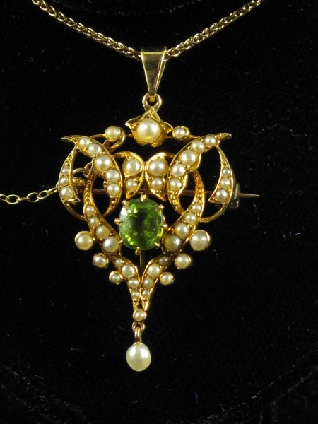 Art Nouveau 15 Carat Gold Pendant decorated with Peridot and Seed Pearls (1 of 1)