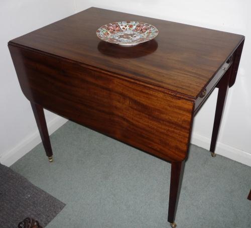 An antique Georgian mahogany pembroke table (1 of 1)