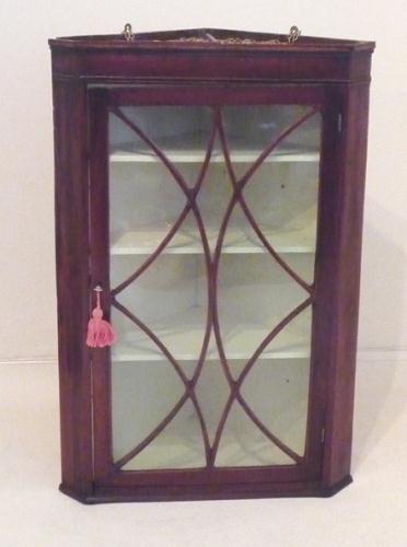 Georgian Mahogany Corner Cabinet (1 of 1)