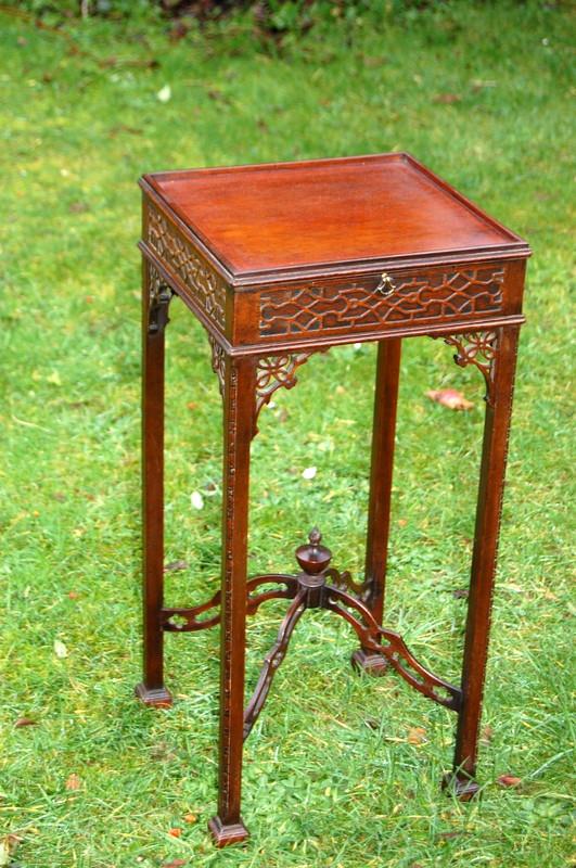 George III style Urn Table / Tea Table (1 of 1)