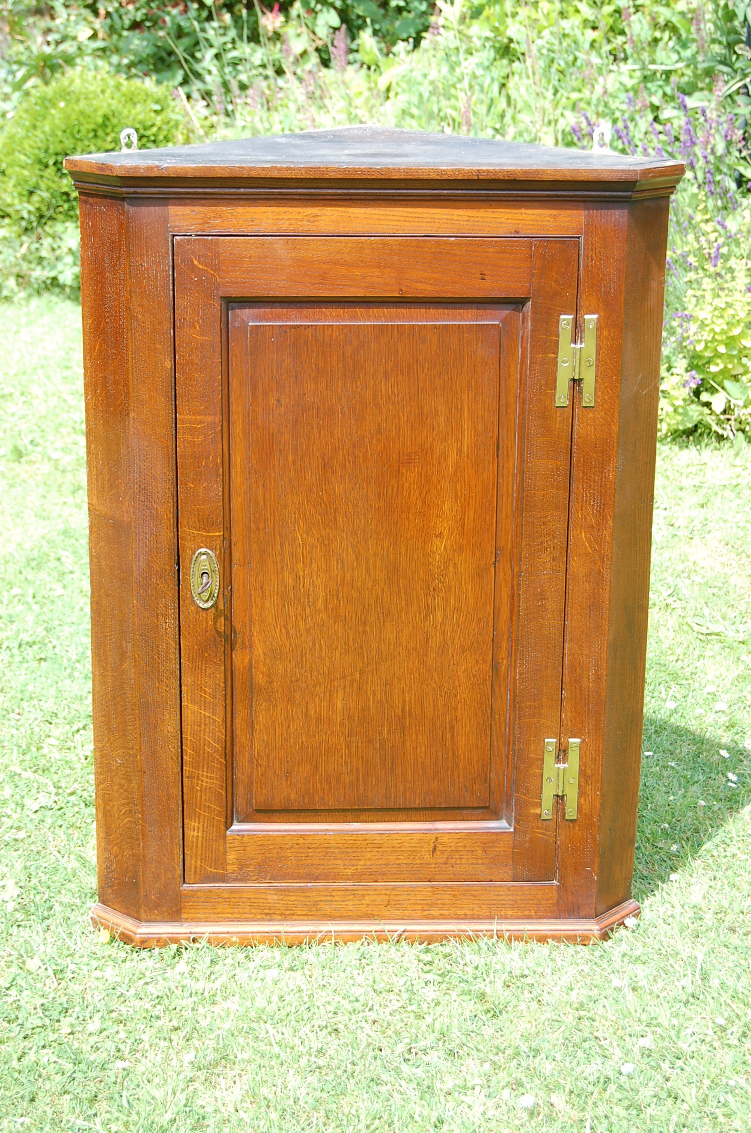 Oak Georgian Corner Cupboard (c.1780) (1 of 1)