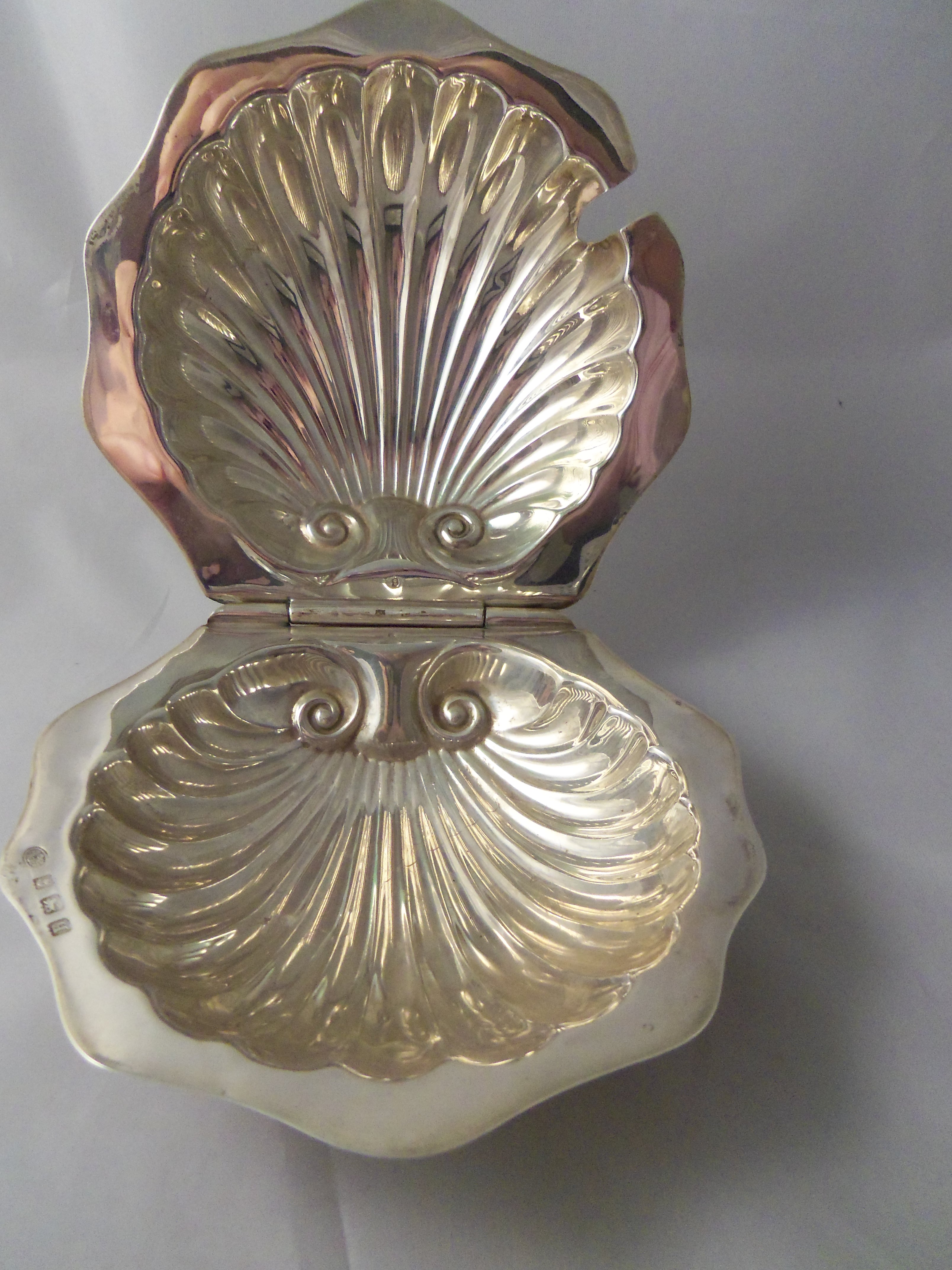 ANTIQUE ENGLISH SILVER BUTTER DISH AND  COVER 1915 (1 of 1)
