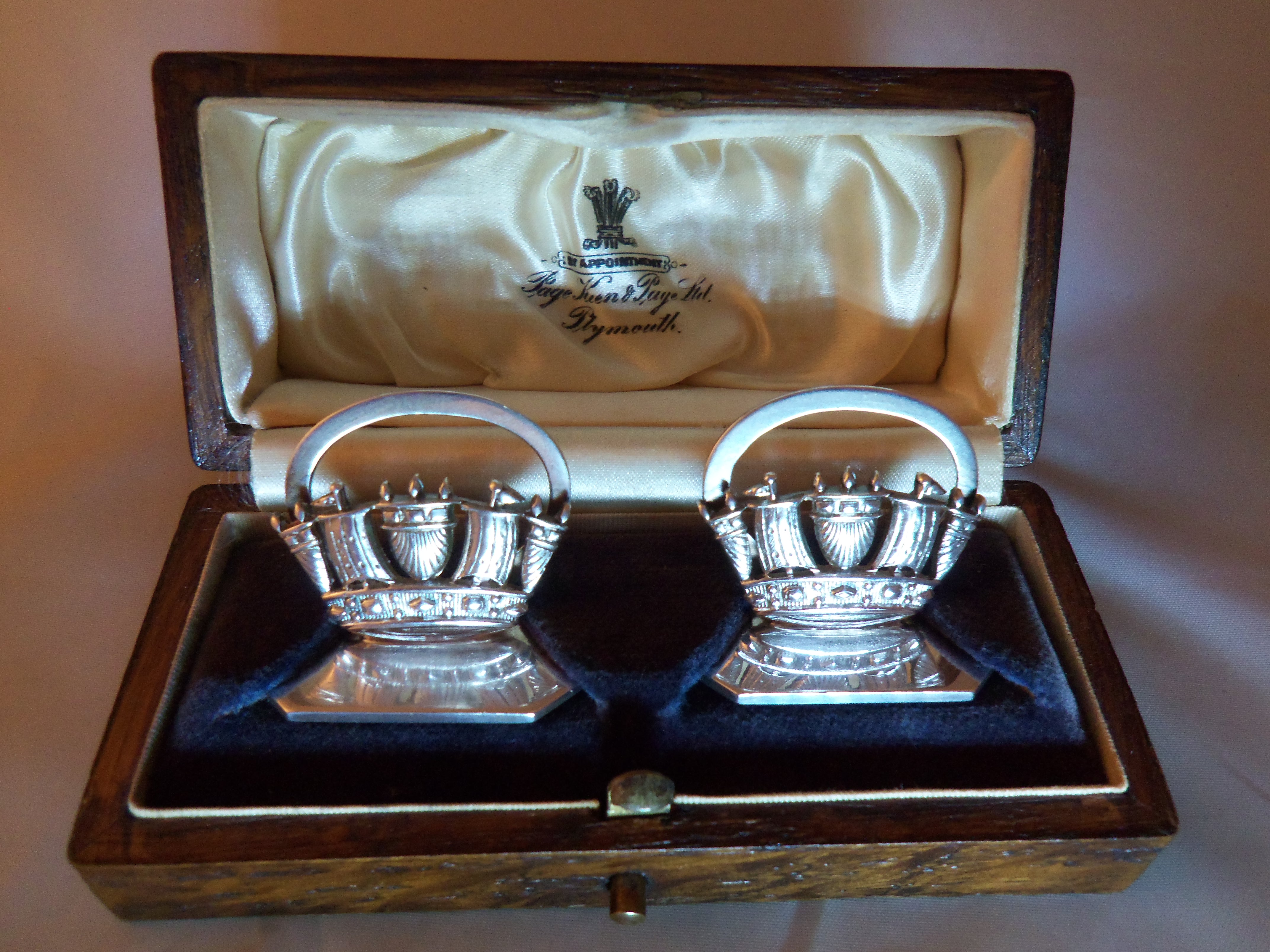 ANTIQUE EDWARDIAN PAIR ROYAL NAVY SILVER MENU HOLDERS 1909 (1 of 1)