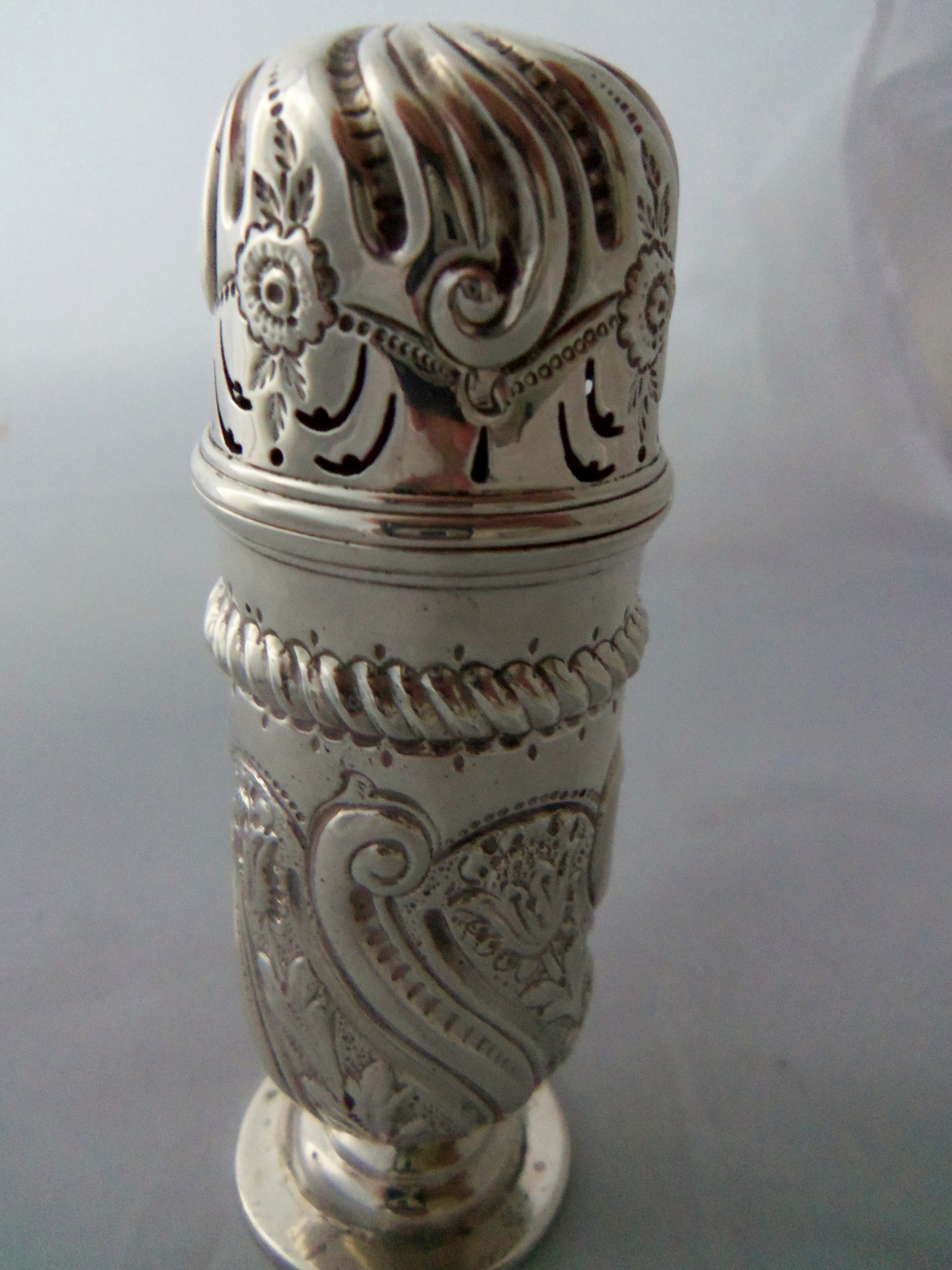 ENGLISH VICTORIAN SILVER CASTER / POUNCE POT 1899 (1 of 1)