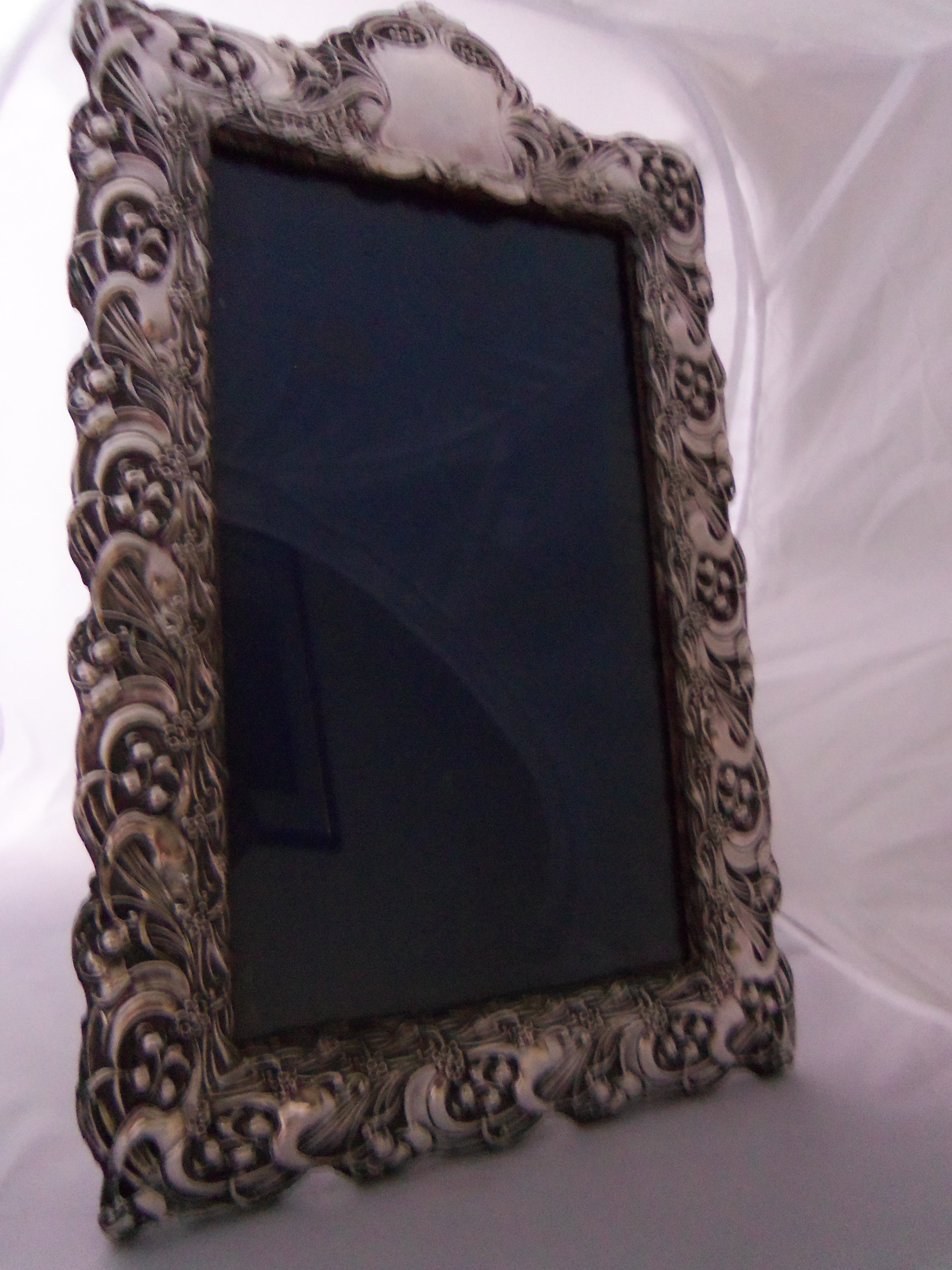 LARGE EDWARDIAN ART NOUVEAU SILVER PHOTOGRAPH FRAME 1905 (1 of 1)