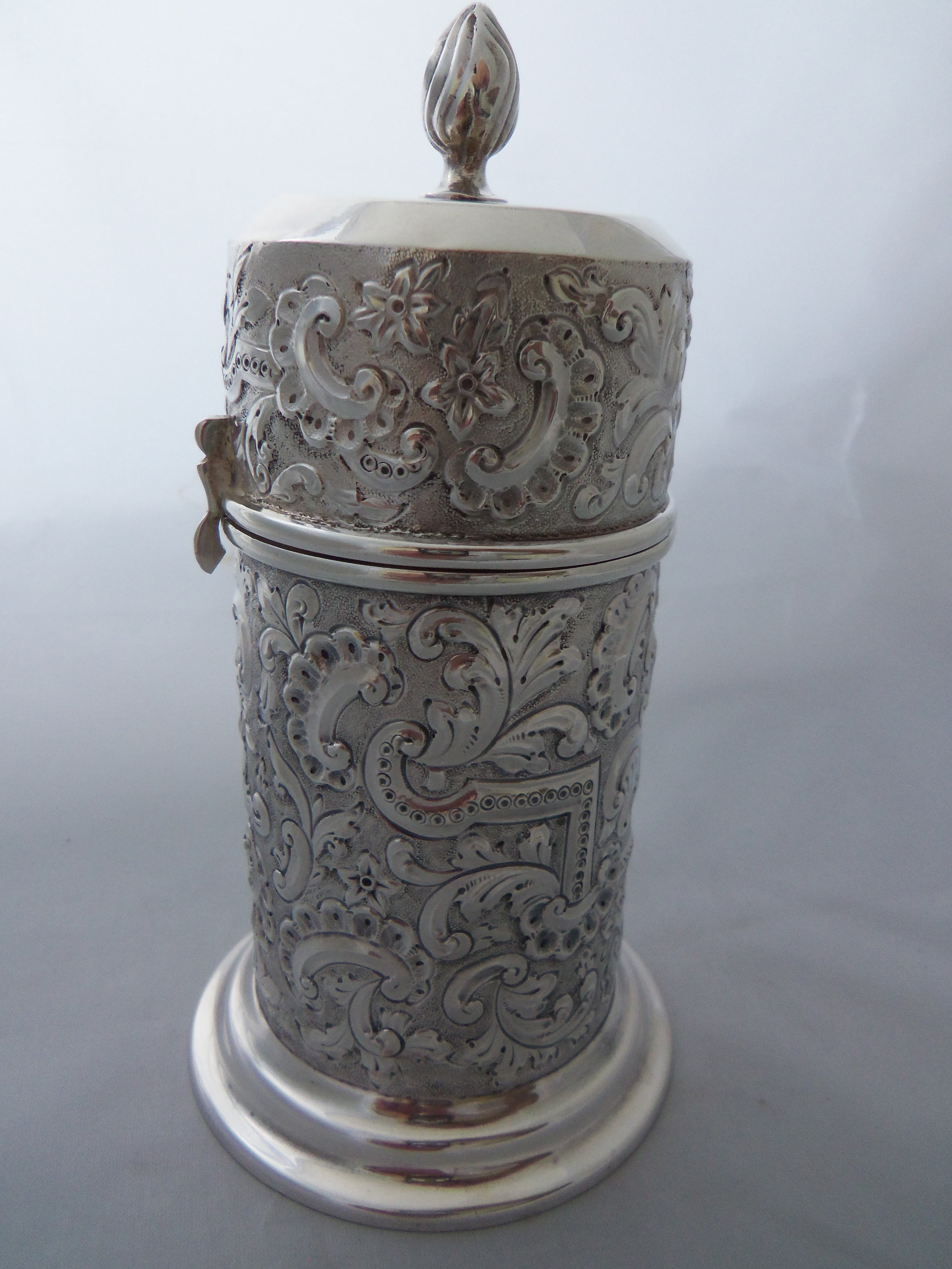ORNATE ENGLISH  VICTORIAN STERLING SILVER SUGAR CASTER 1890 (1 of 1)