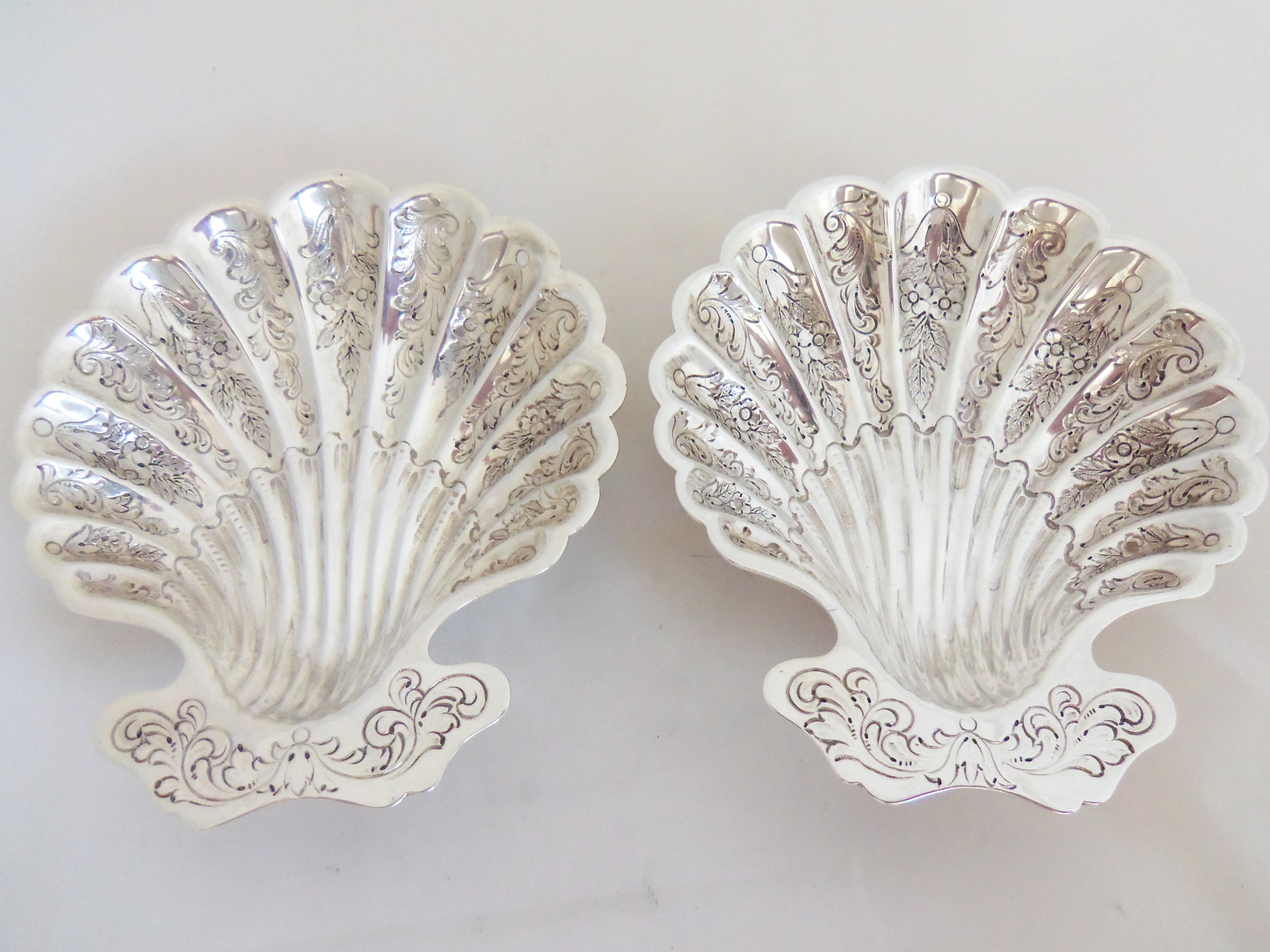 ELKINGTON  PAIR ANTIQUE VICTORIAN  SILVER SHELL BUTTER DISHES 1897 (1 of 1)