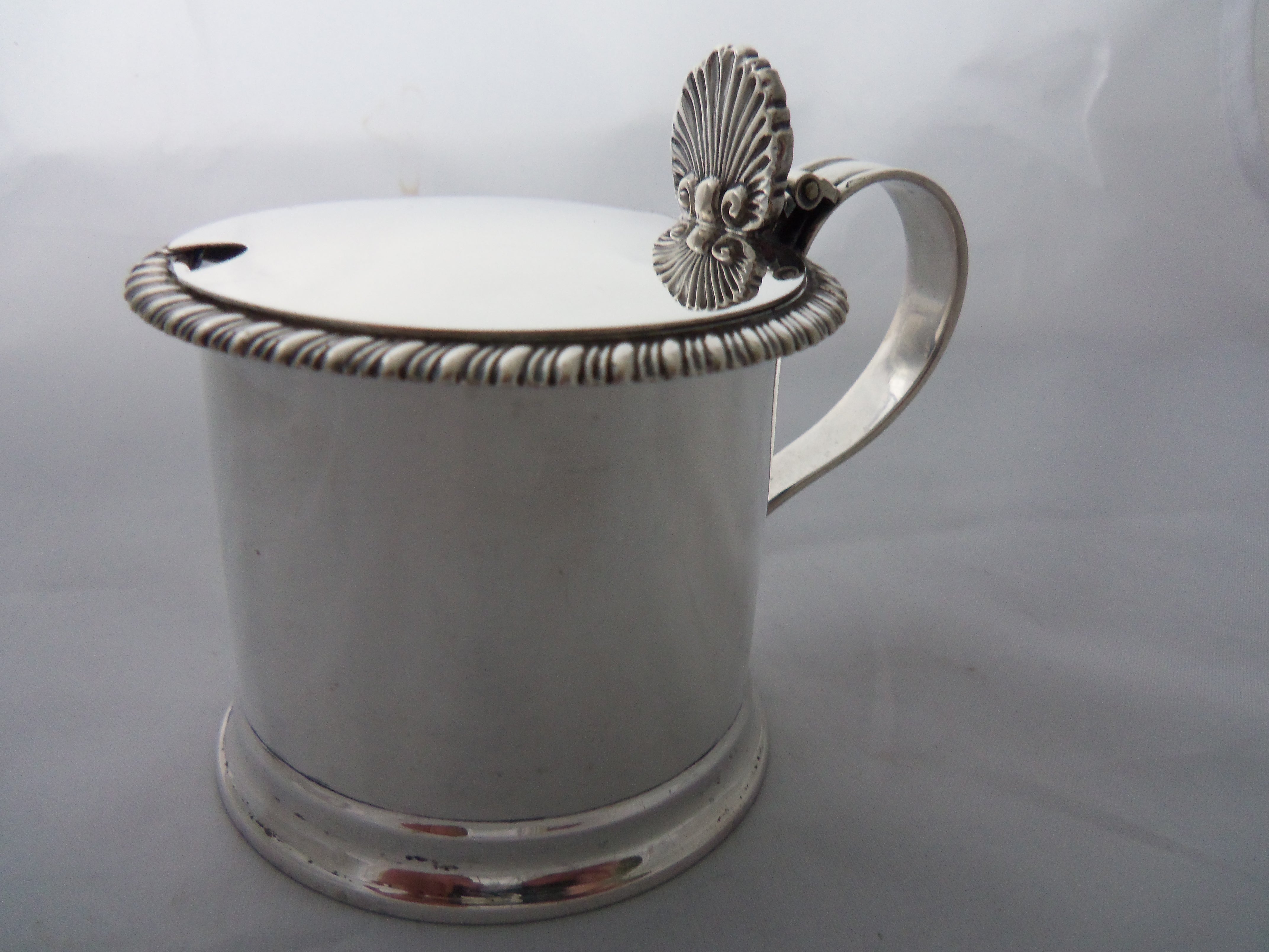 ANTIQUE VICTORIAN HALLMARKED SILVER DRUM MUSTARD POT 1895 (1 of 1)