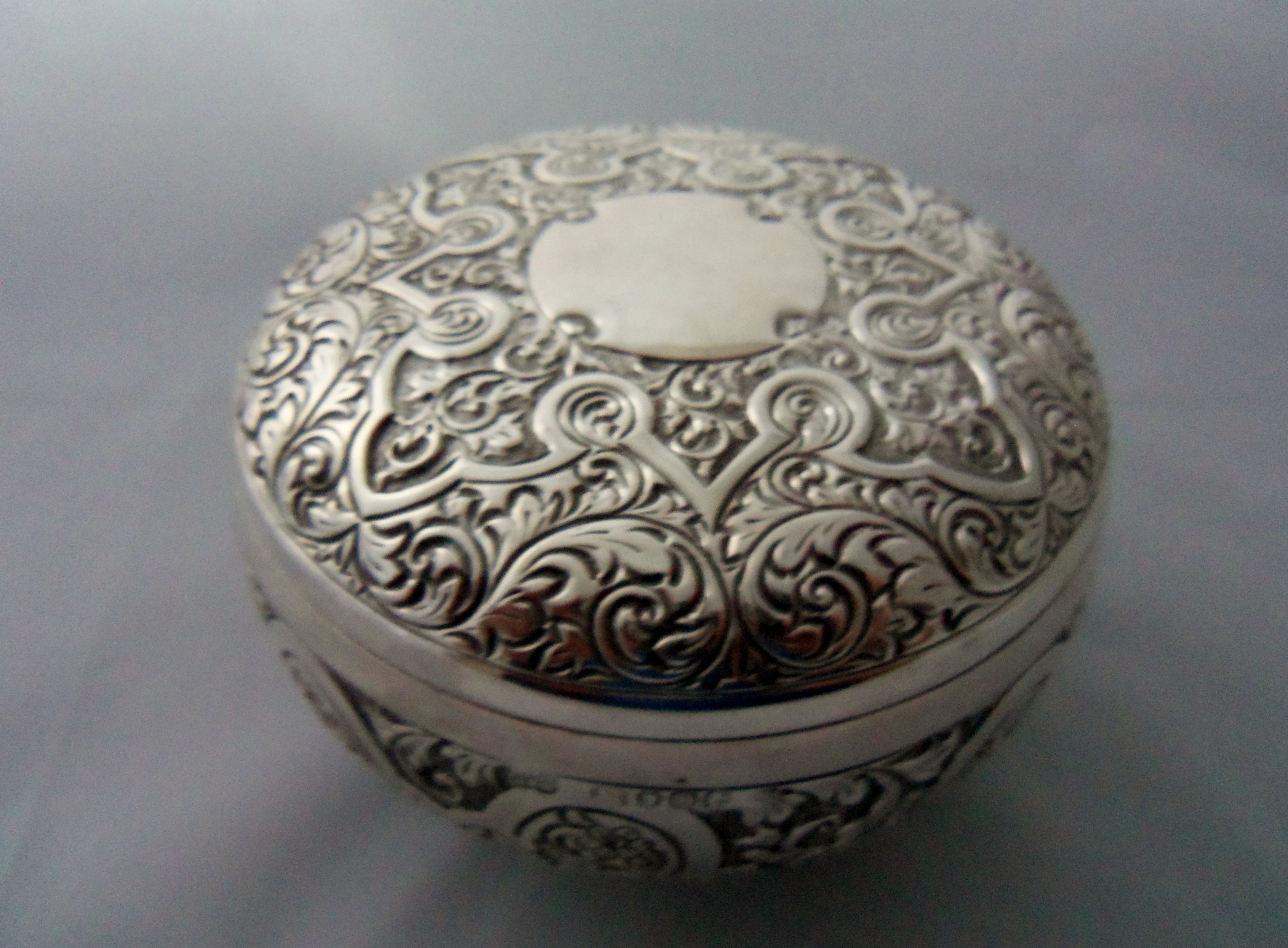 ORNATE VICTORIAN REPOUSSE STERLING SILVER TEA CADDY 1899 (1 of 1)