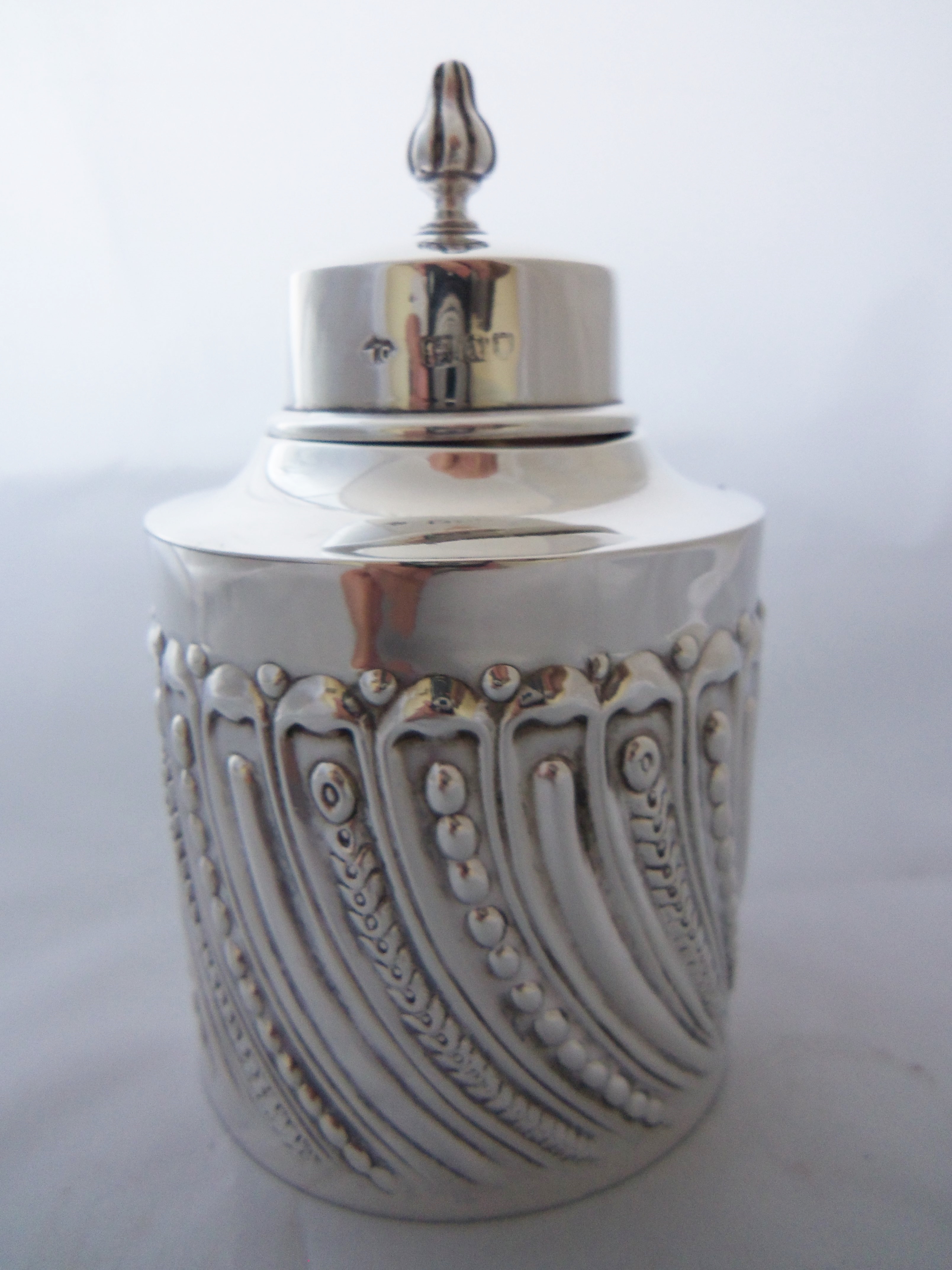 WILLIAM COMYNS ANTIQUE VICTORIAN SILVER TEA CADDY 1896 (1 of 1)