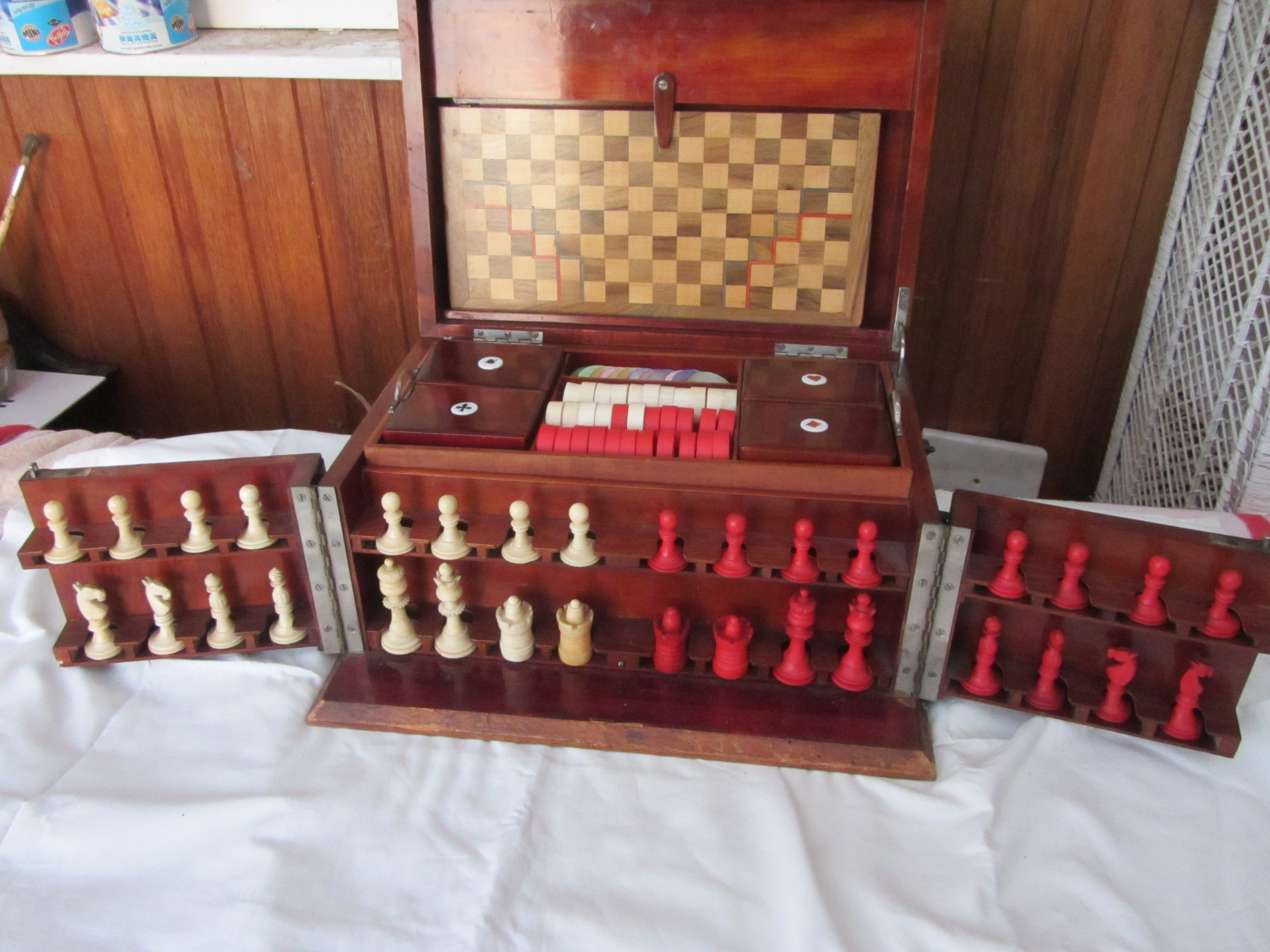 Mahogany Cased Games Compendium (1 of 1)