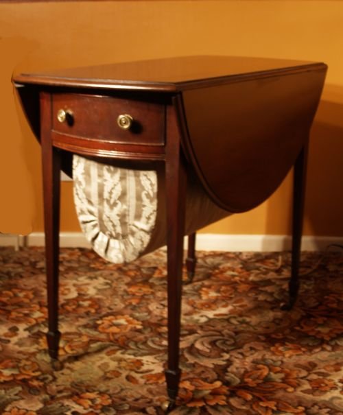 Mahogany Pembroke Work Table / Sewing Table (1 of 4)