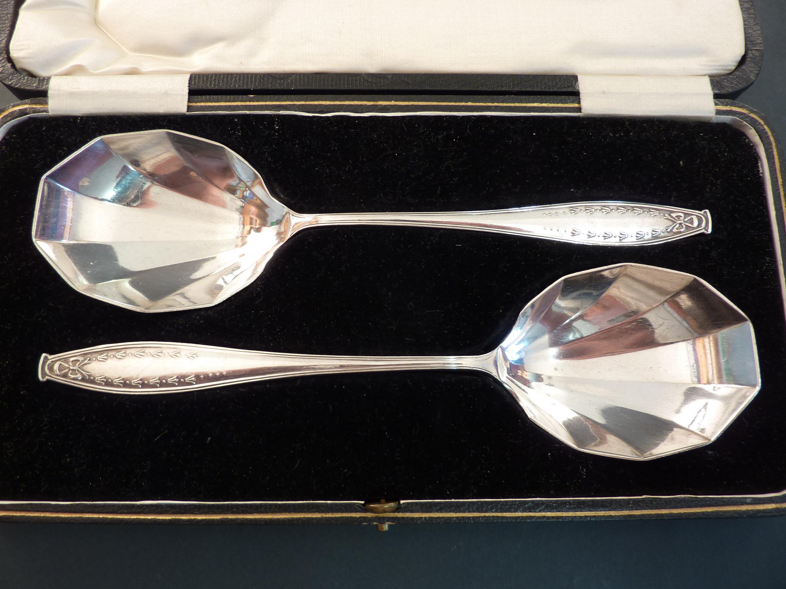 Good Pair of Cased Ornate Silver Serving Spoons (1 of 1)