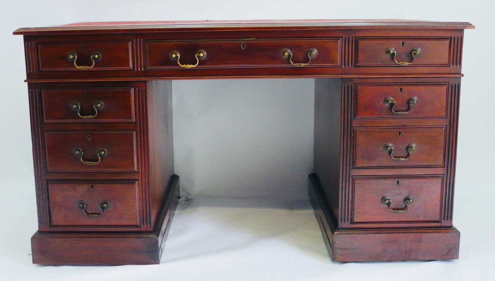 Mahogany Pedestal Desk (1 of 1) Mahogany Pedestal Desk (1 of 1)