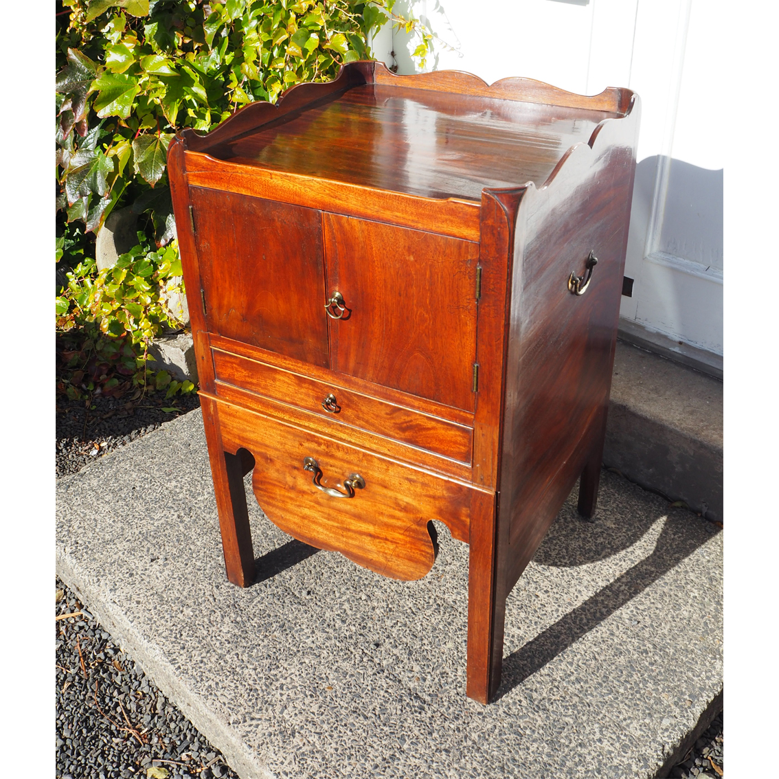18th Century George III Mahogany Commode (1 of 1) 18th Century George III Mahogany Commode (1 of 1)