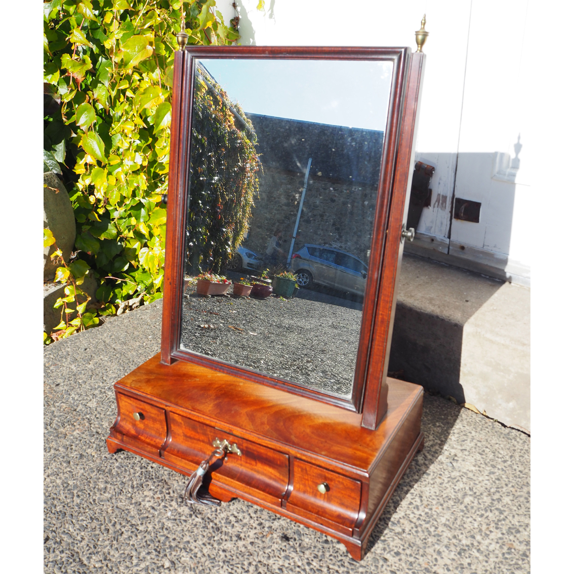 Fine 18th Century Mahogany Toilet Mirror (1 of 1) Fine 18th Century Mahogany Toilet Mirror (1 of 1)