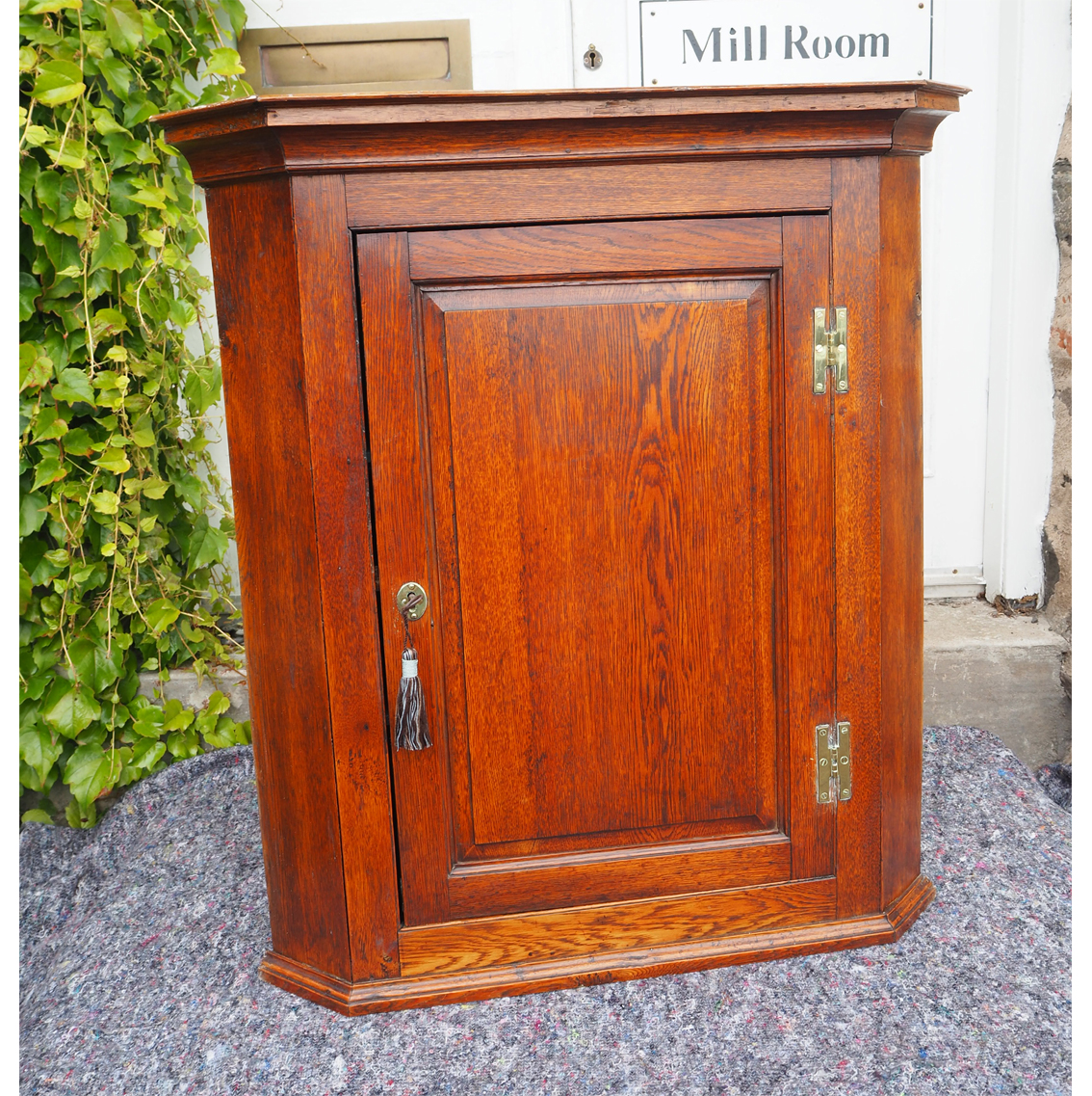 Good 18th Century Oak Corner Cabinet (1 of 1) Good 18th Century Oak Corner Cabinet (1 of 1)