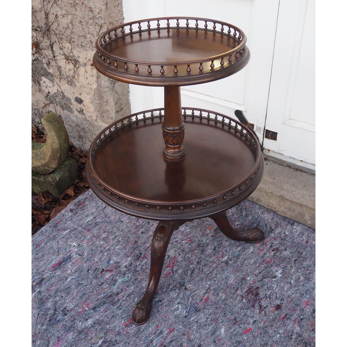 Chippendale Style Mahogany Dumbwaiter (1 of 7) Chippendale Style Mahogany Dumbwaiter (1 of 7)