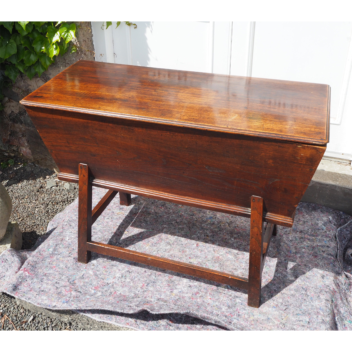 Georgian Elm Dough Bin with Flat Top (1 of 7) Georgian Elm Dough Bin with Flat Top (1 of 7)