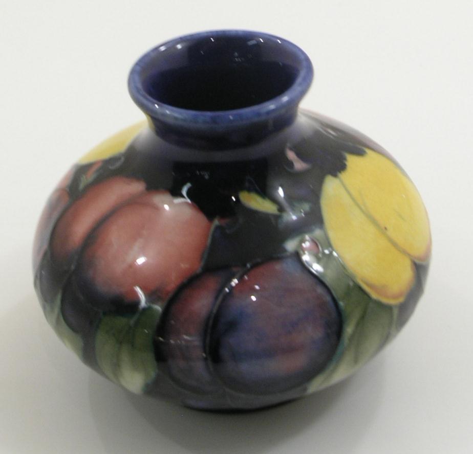 MOORCROFT ENGLAND WISTERIA PATTERN VASE (c.1930) (1 of 1)