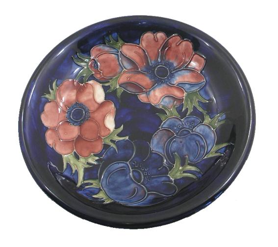 GOOD MOORCROFT ANEMONE DECORATED PLATE (c.1930) (1 of 1)