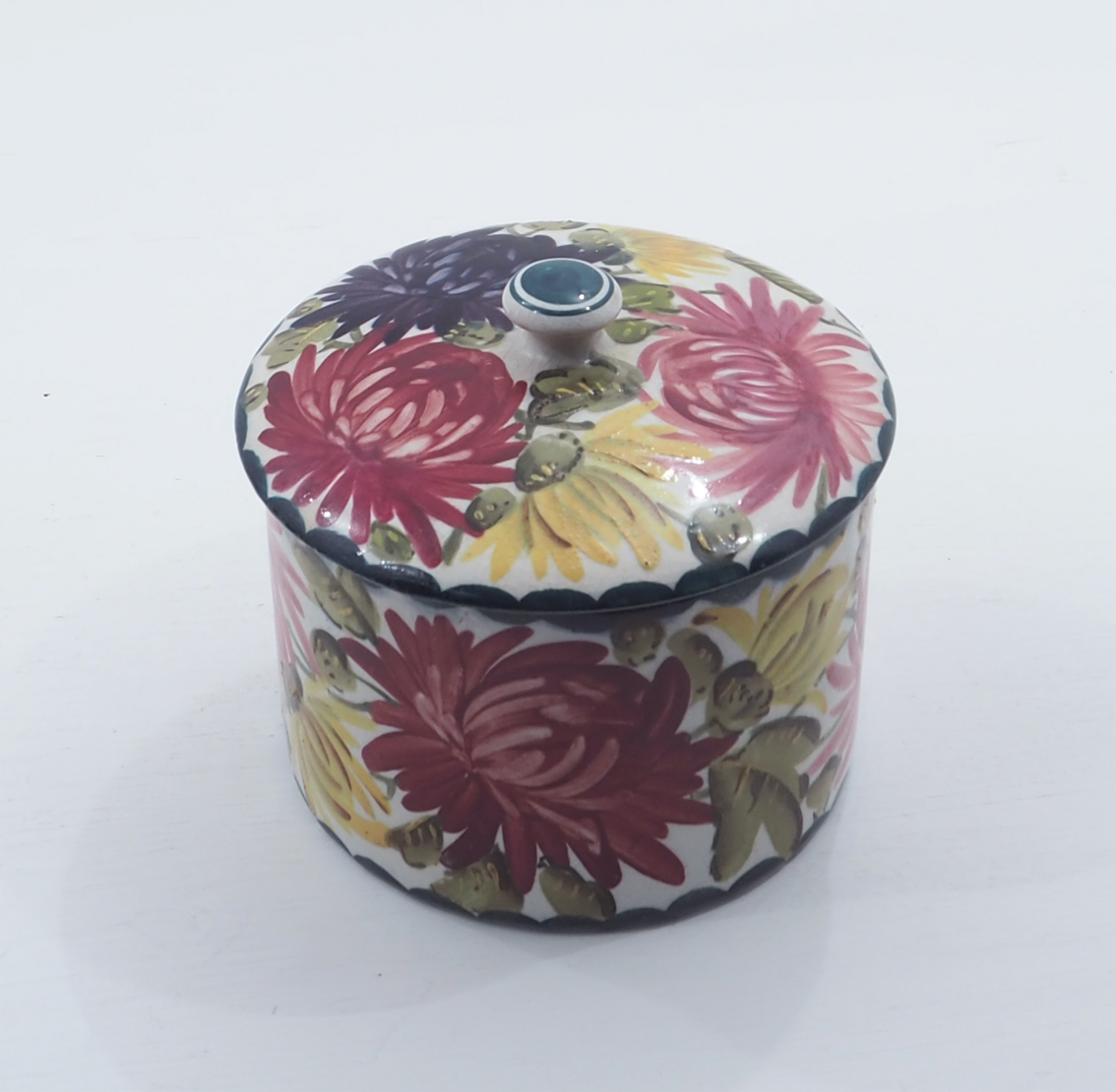 Scottish Wemyss Chrysanthemum Pot & Lid (1 of 1) Scottish Wemyss Chrysanthemum Pot & Lid (1 of 1)