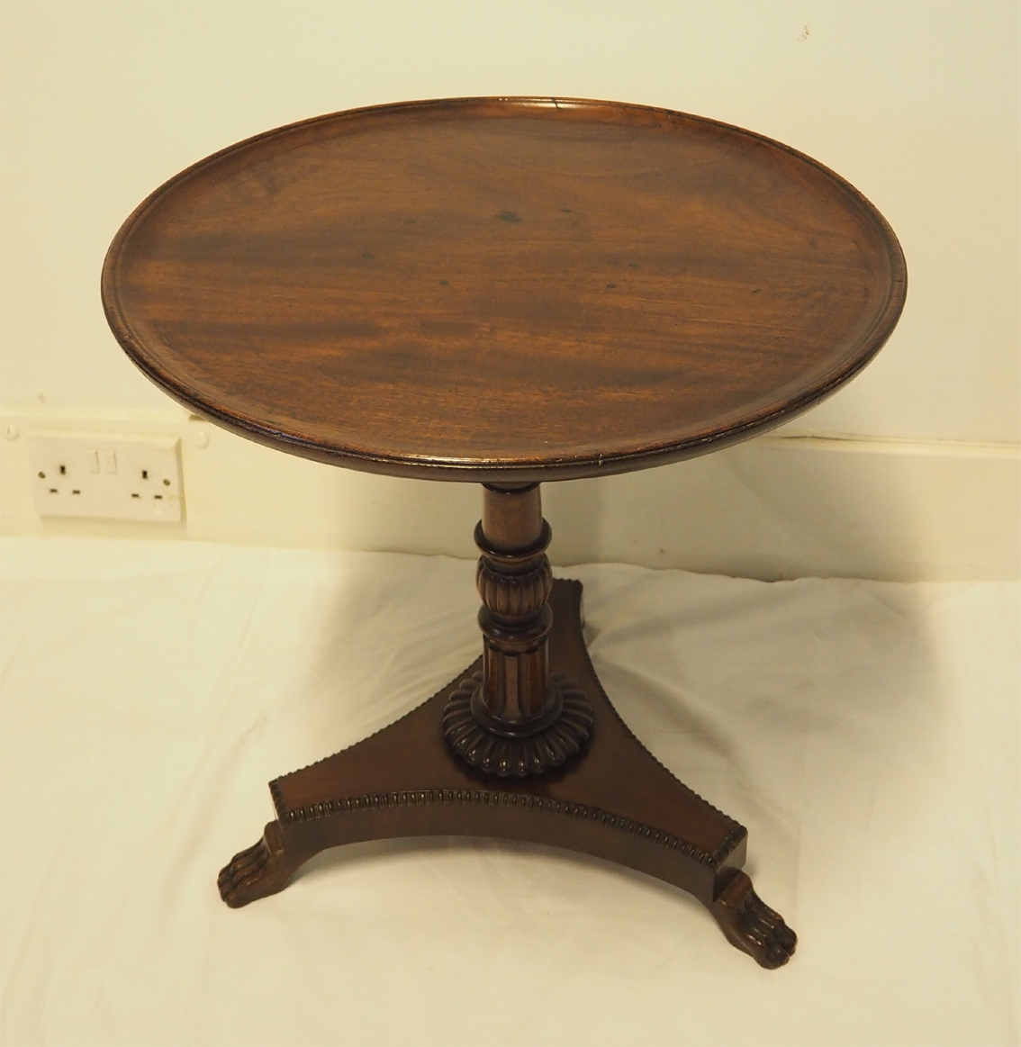 Georgian Mahogany Dish Top Coffee Table (1 of 1) Georgian Mahogany Dish Top Coffee Table (1 of 1)