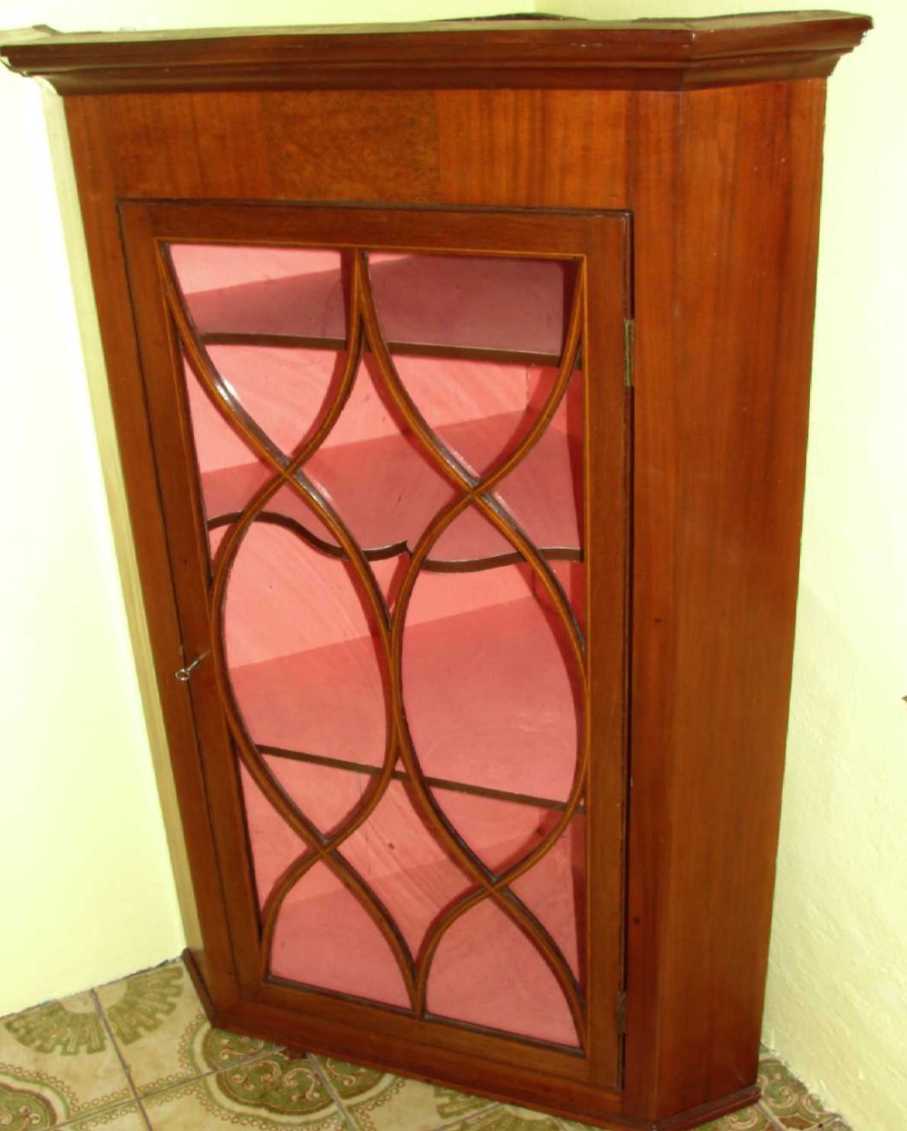 Georgian Mahogany Corner Cabinet c.1810 (1 of 1)