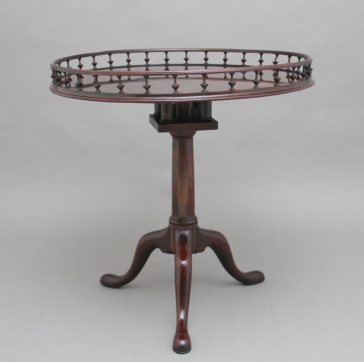 18th Century Mahogany Tripod Table (1 of 8)