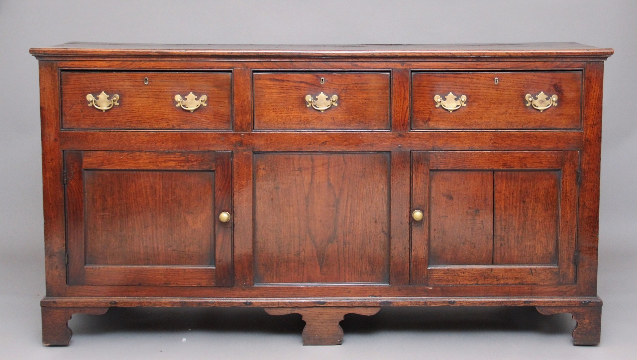 Oak Dresser Base (c.1760) (1 of 1) Oak Dresser Base (c.1760) (1 of 1)