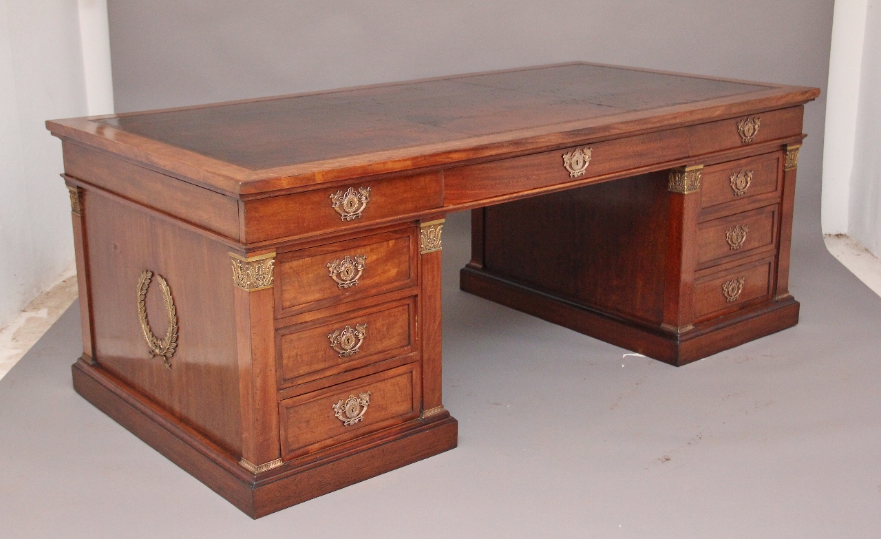 Large French Desk (c.1880) (1 of 1) Large French Desk (c.1880) (1 of 1)