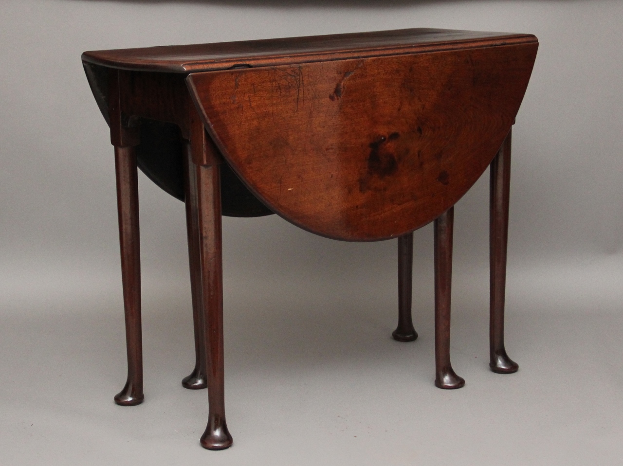 Drop leaf table (1 of 1)