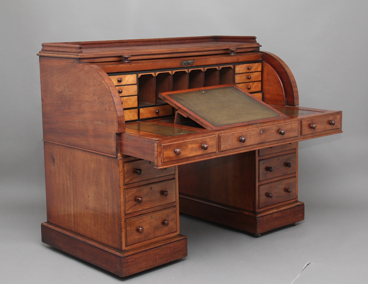 19th Century Mahogany Cylinder Top Desk c.1850 (1 of 1) 19th Century Mahogany Cylinder Top Desk c.1850 (1 of 1)
