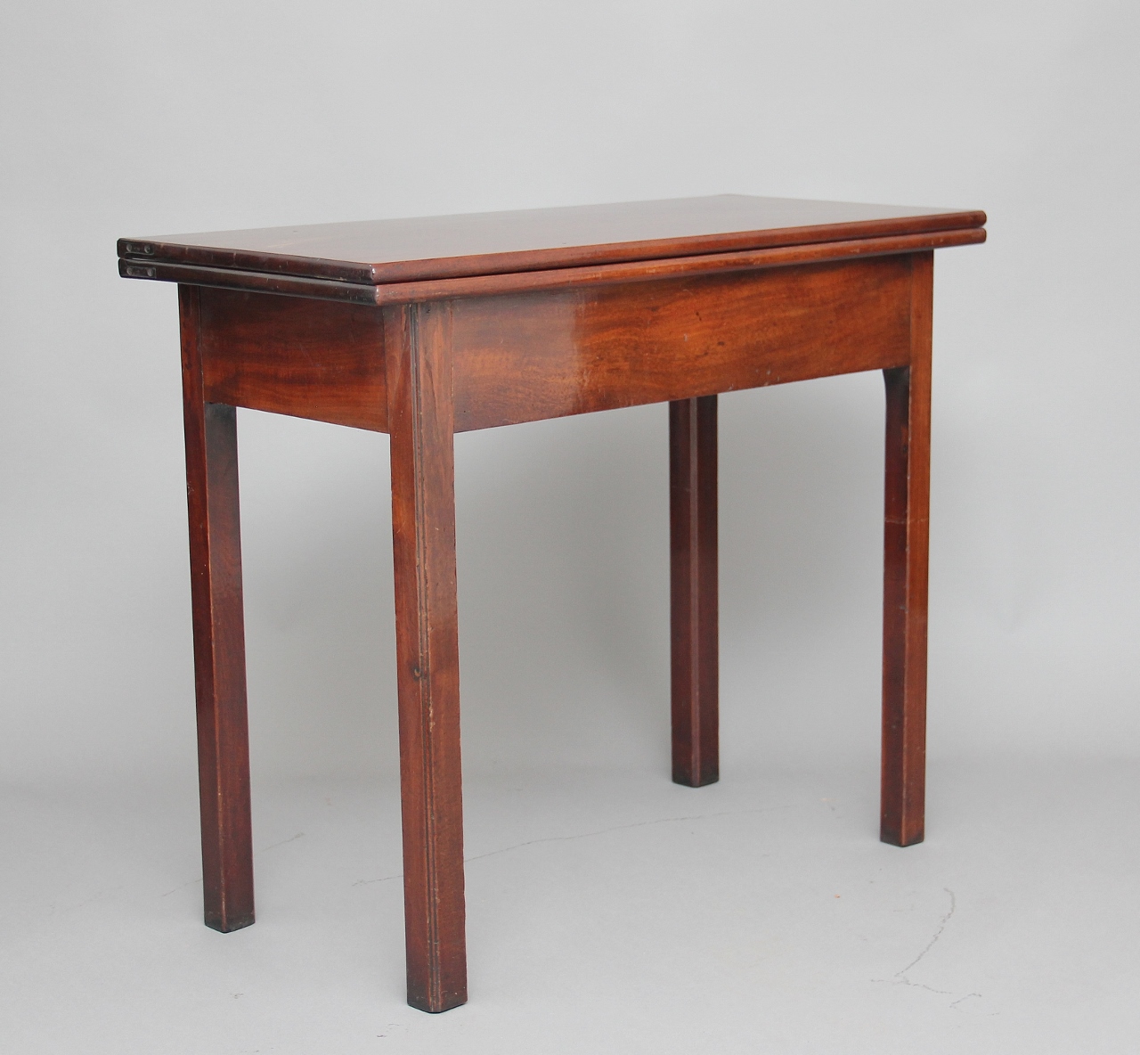 18th Century Mahogany Tea / Side Table (1 of 1) 18th Century Mahogany Tea / Side Table (1 of 1)