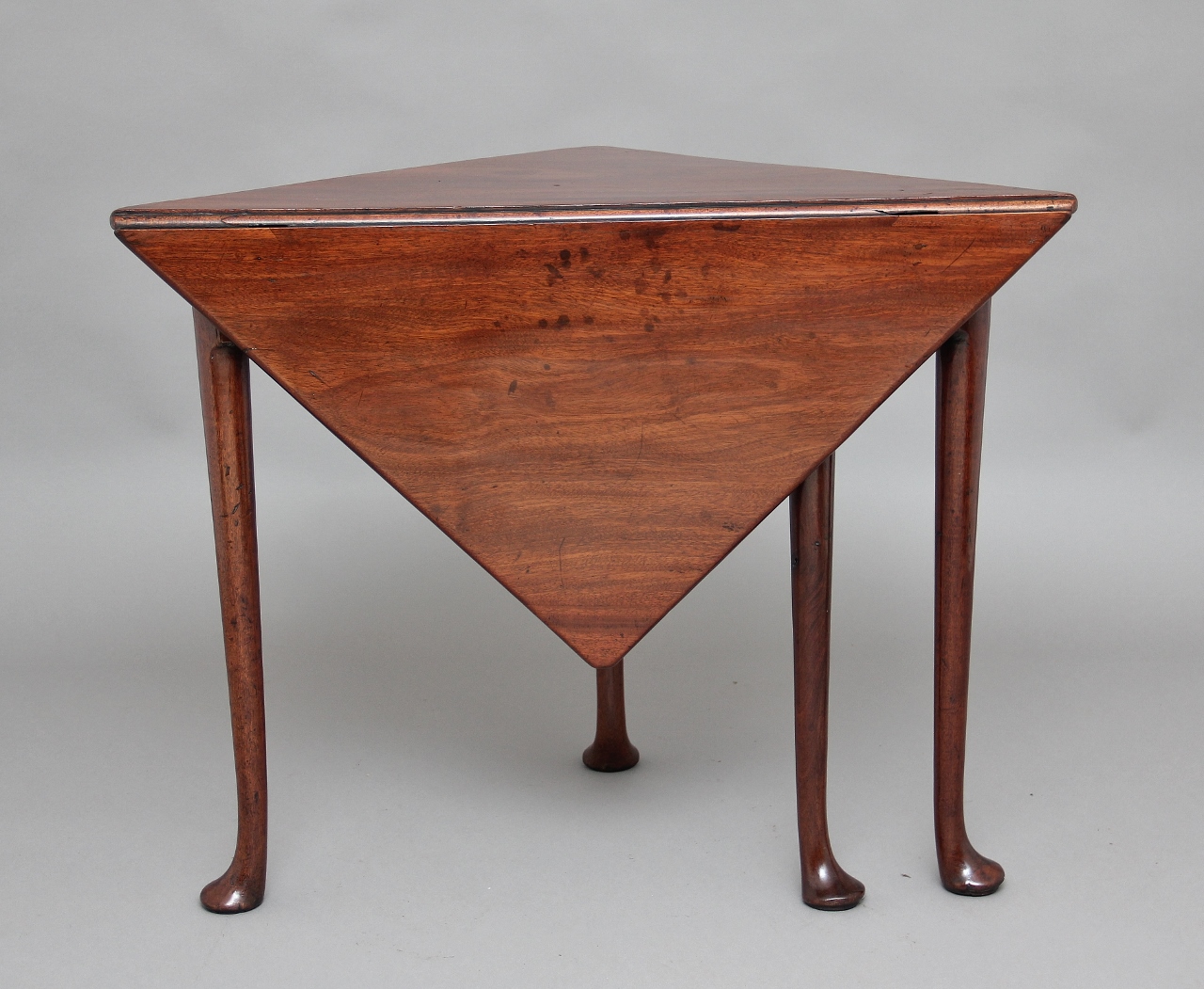 18th Century Mahogany Envelope / Corner Table (1 of 1) 18th Century Mahogany Envelope / Corner Table (1 of 1)