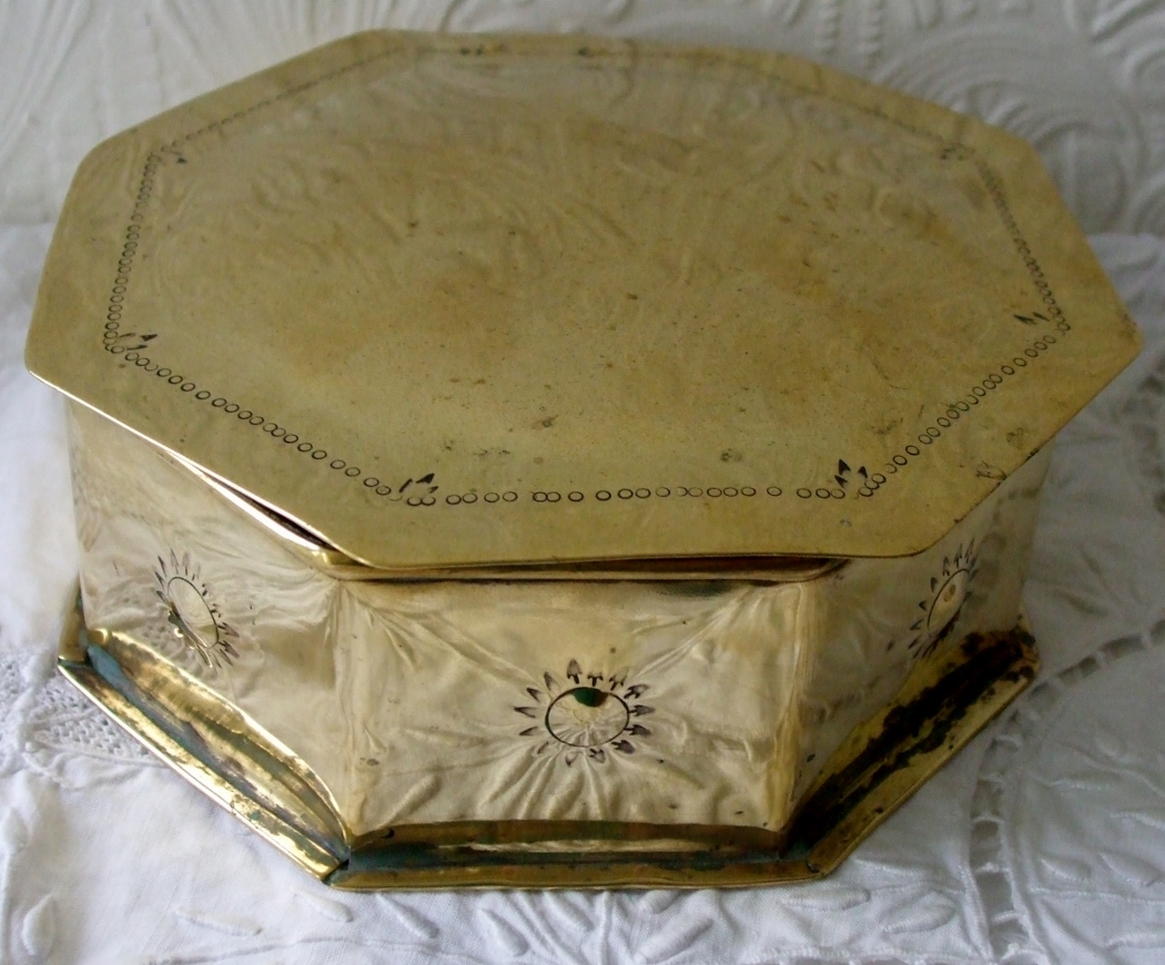 Antique Dutch or English Georgian Octagonal Brass Tobacco Box (1 of 1)