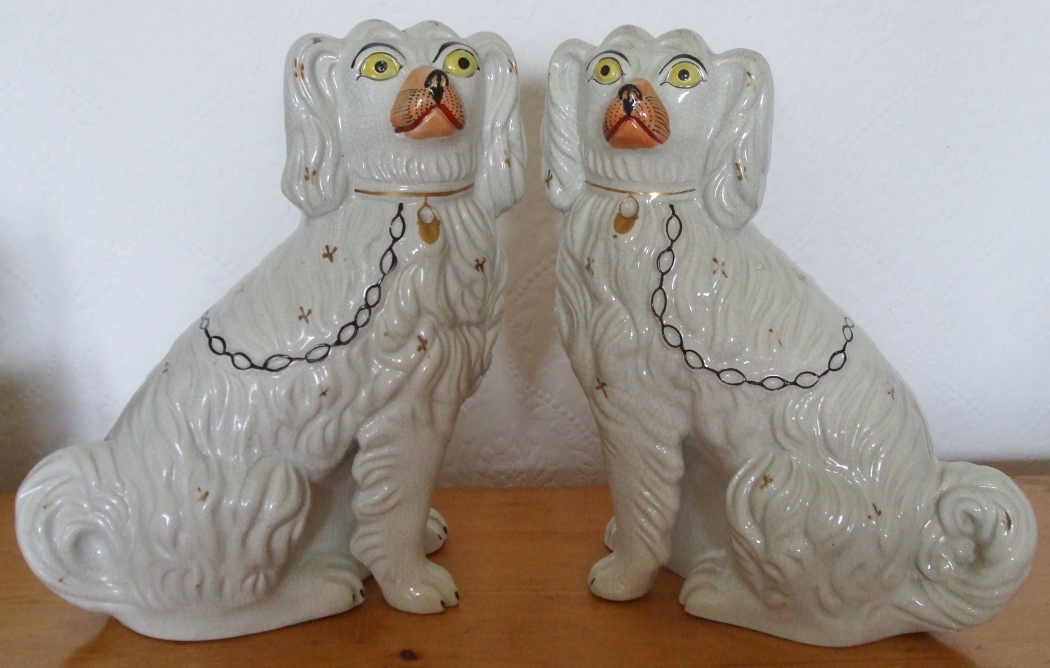 Pair of Antique English Victorian Staffordshire Pottery "Comforter" Spaniels (1 of 5)
