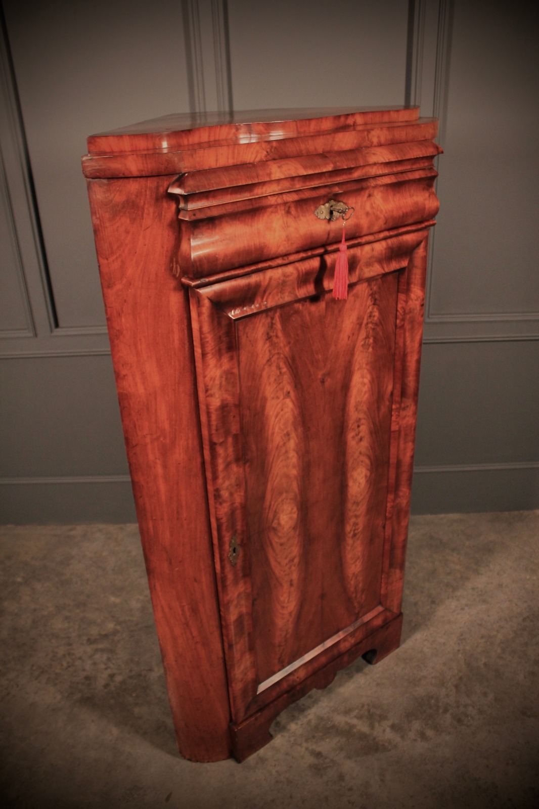 Stunning Figured Walnut Biedermeier Corner Cupboard (1 of 6)