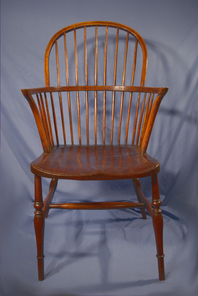 An elm Windsor chair (1 of 1)