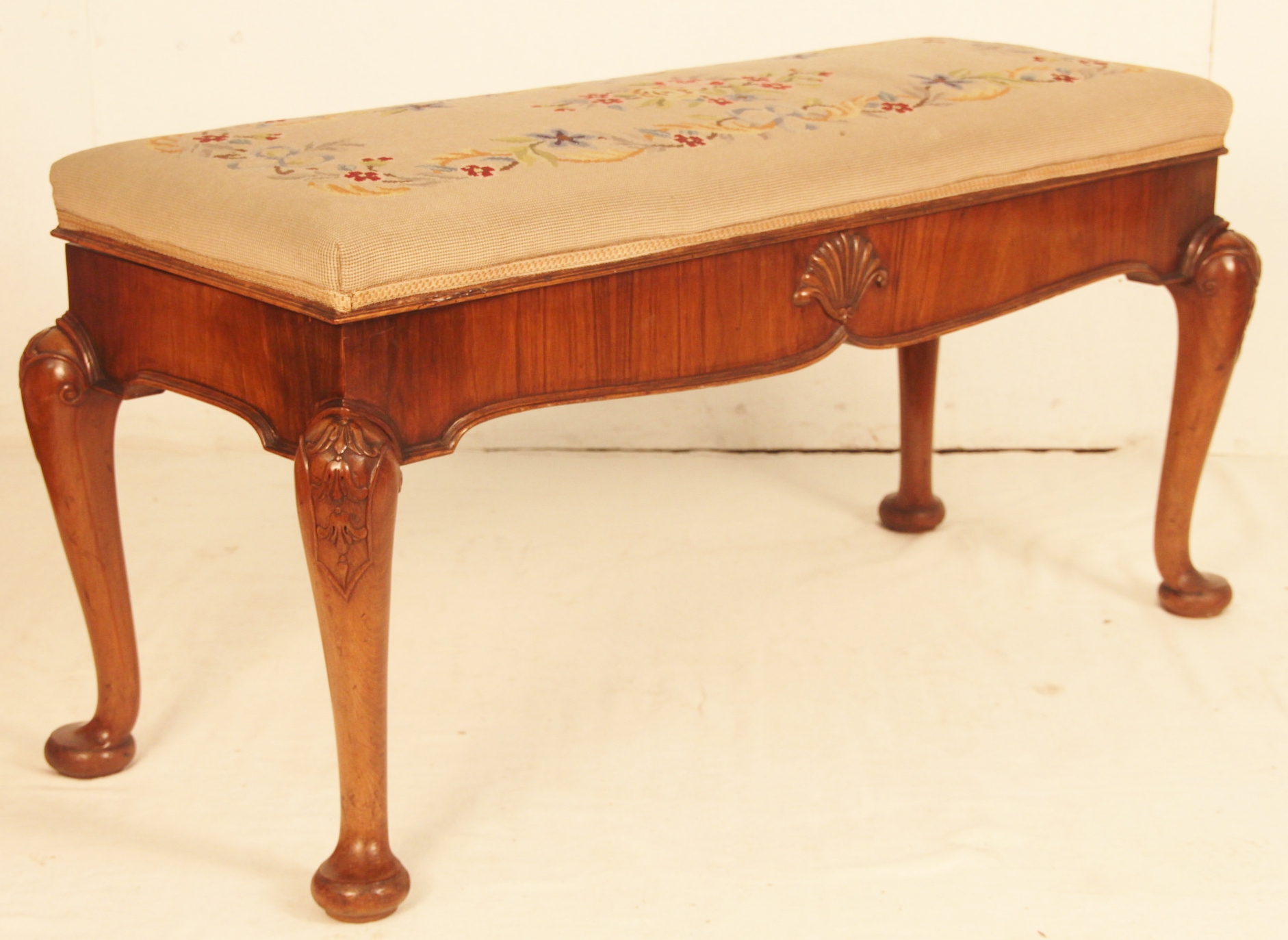 Queen Anne Style Walnut Duet Stool c.1910 (1 of 11) Queen Anne Style Walnut Duet Stool c.1910 (1 of 11)