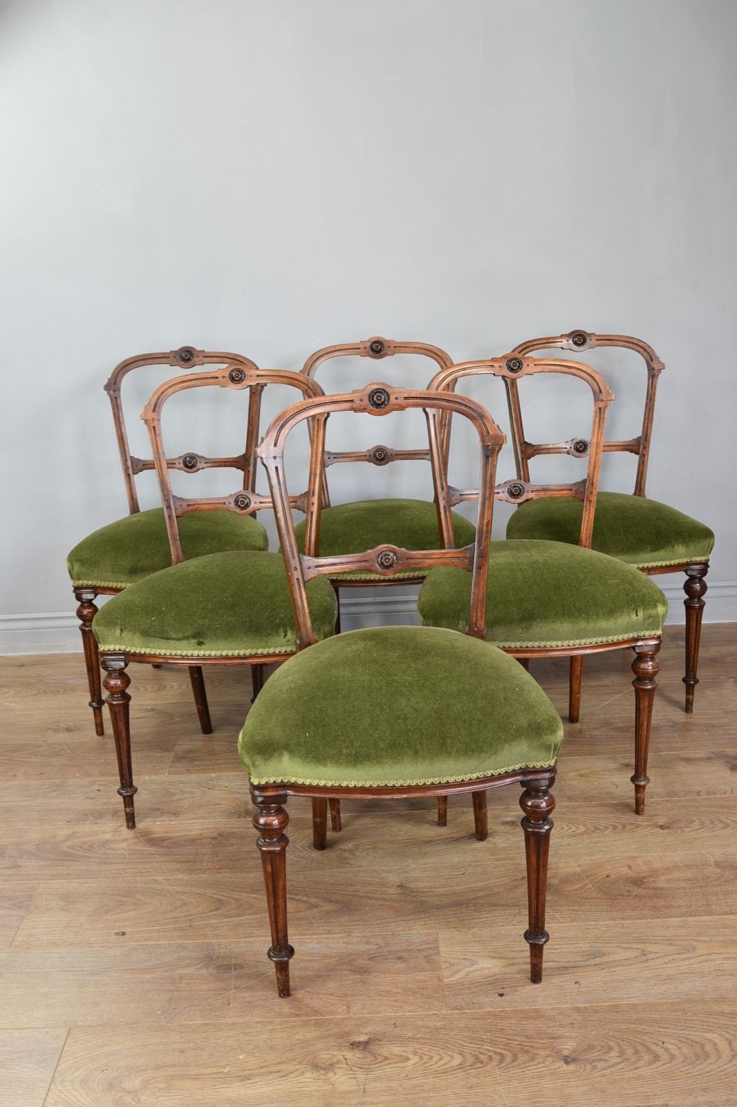 Set of Six Victorian Walnut Dining Chairs (1 of 1) Set of Six Victorian Walnut Dining Chairs (1 of 1)