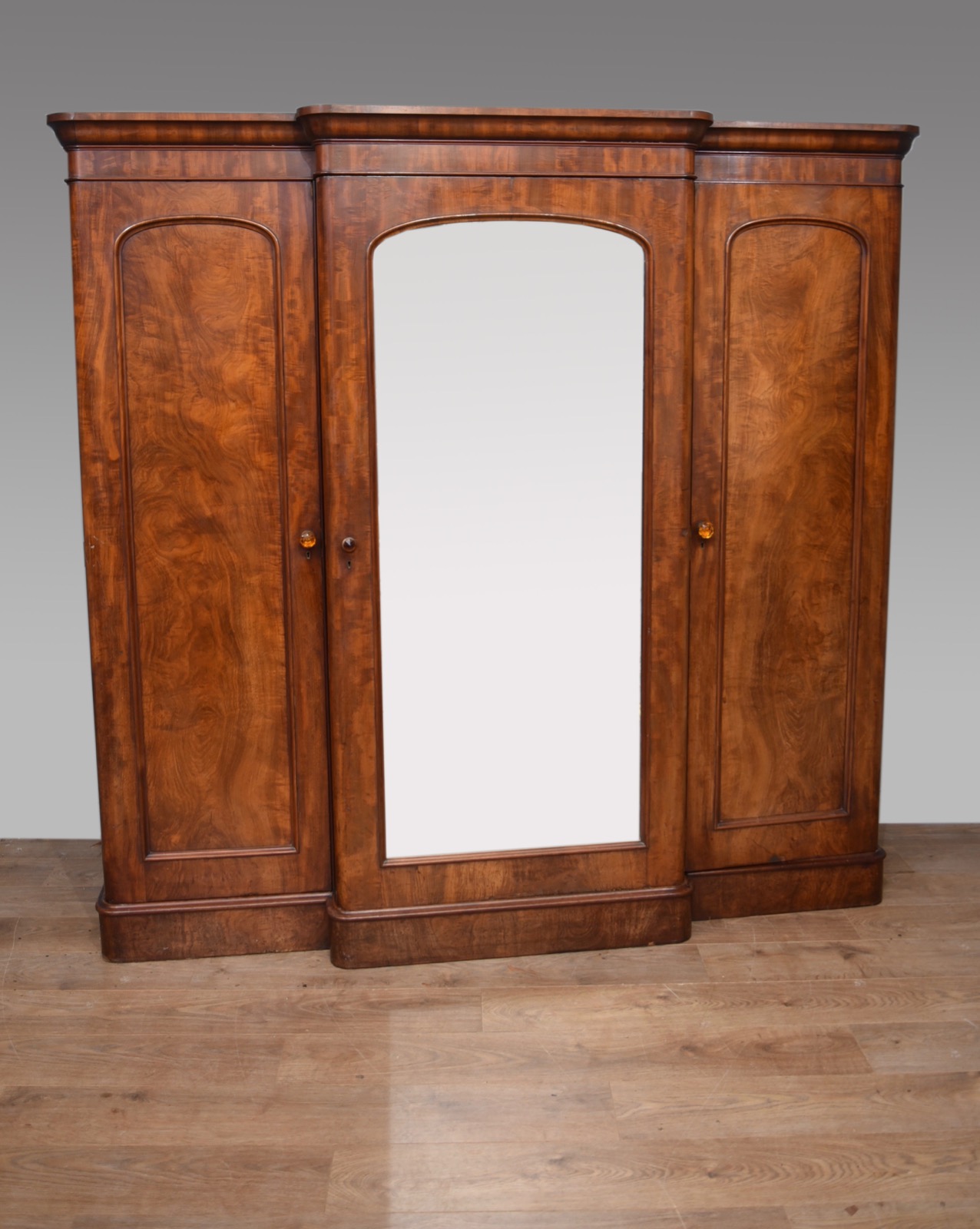 Victorian Mahogany Breakfront Triple Wardrobe (1 of 4) Victorian Mahogany Breakfront Triple Wardrobe (1 of 4)